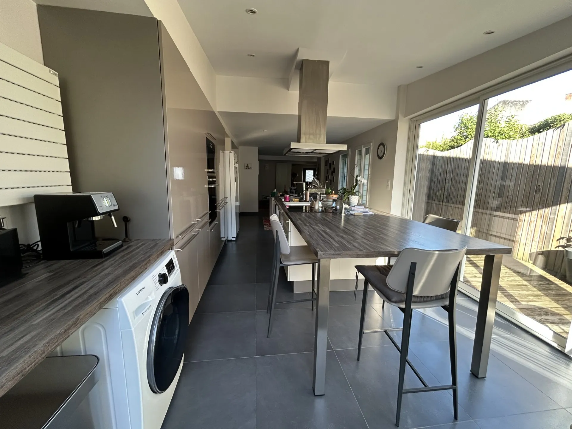 Maison contemporaine rénovée avec jardin à Marmande en Hyper Centre 