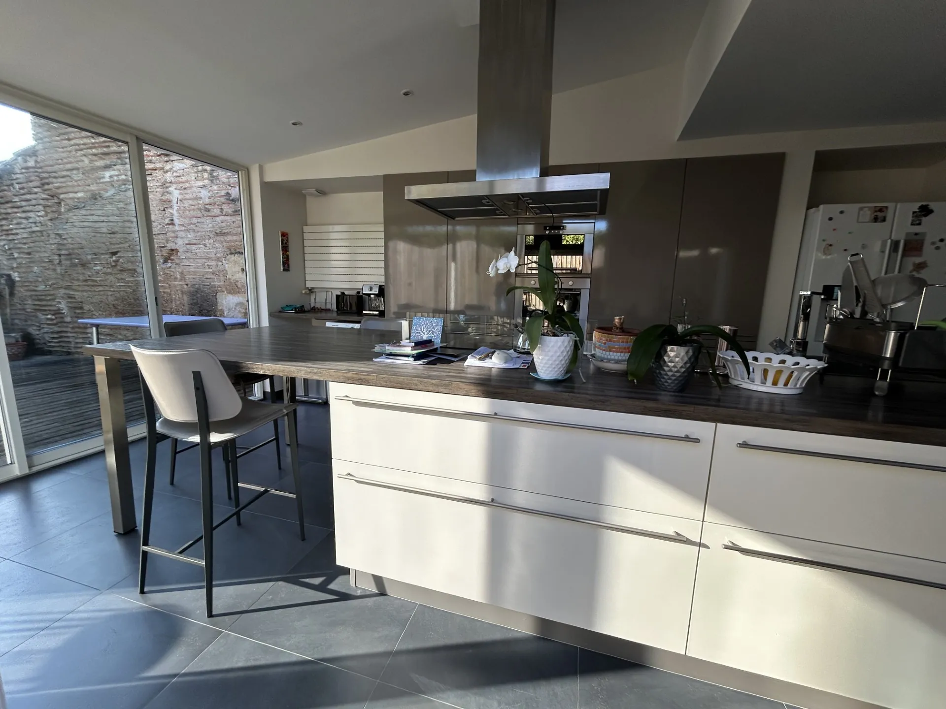 Maison contemporaine rénovée avec jardin à Marmande en Hyper Centre 