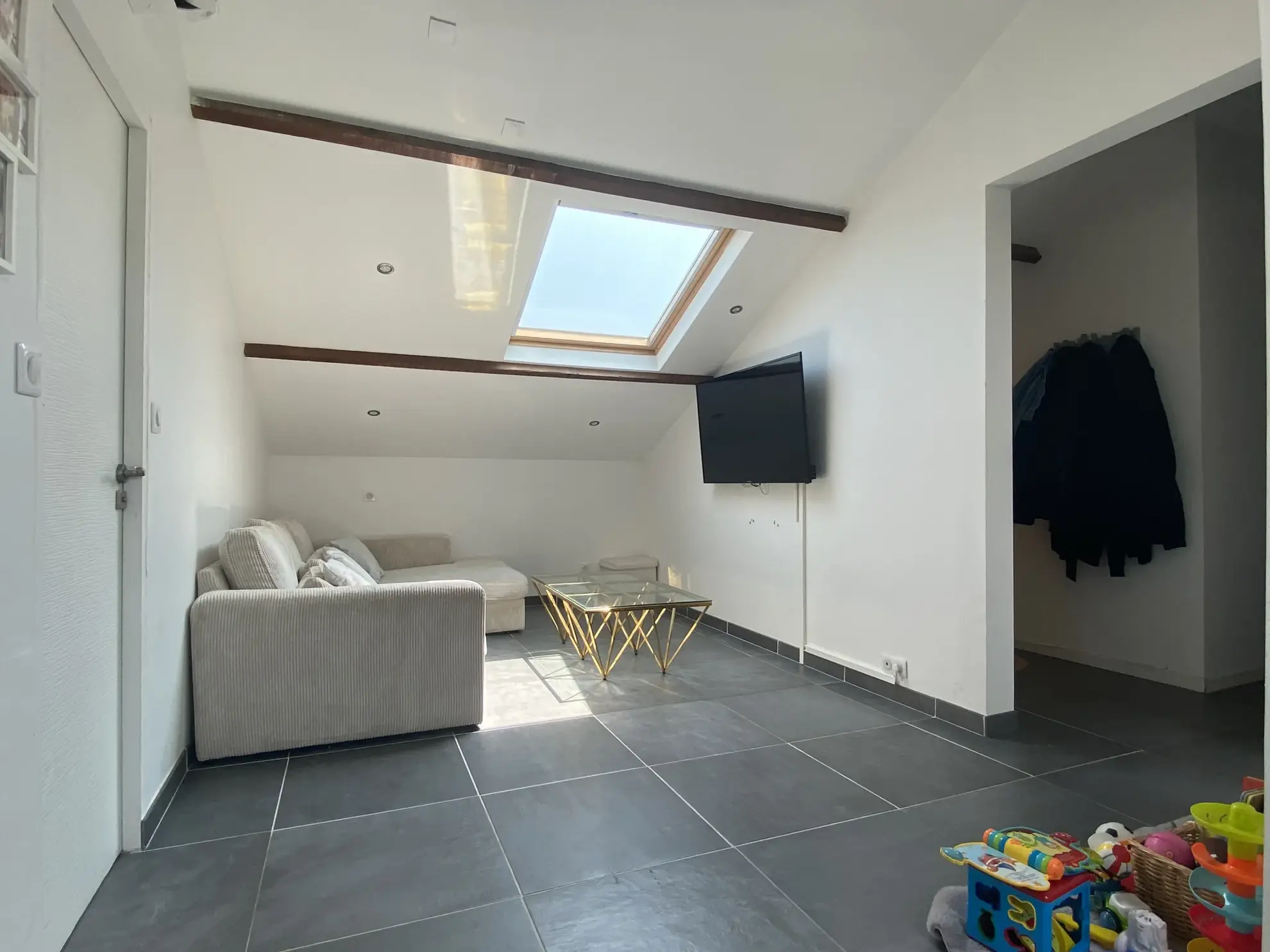 Charmant T2 bis mansardé en dernier étage à Chateaubanne, La Seyne-sur-Mer 