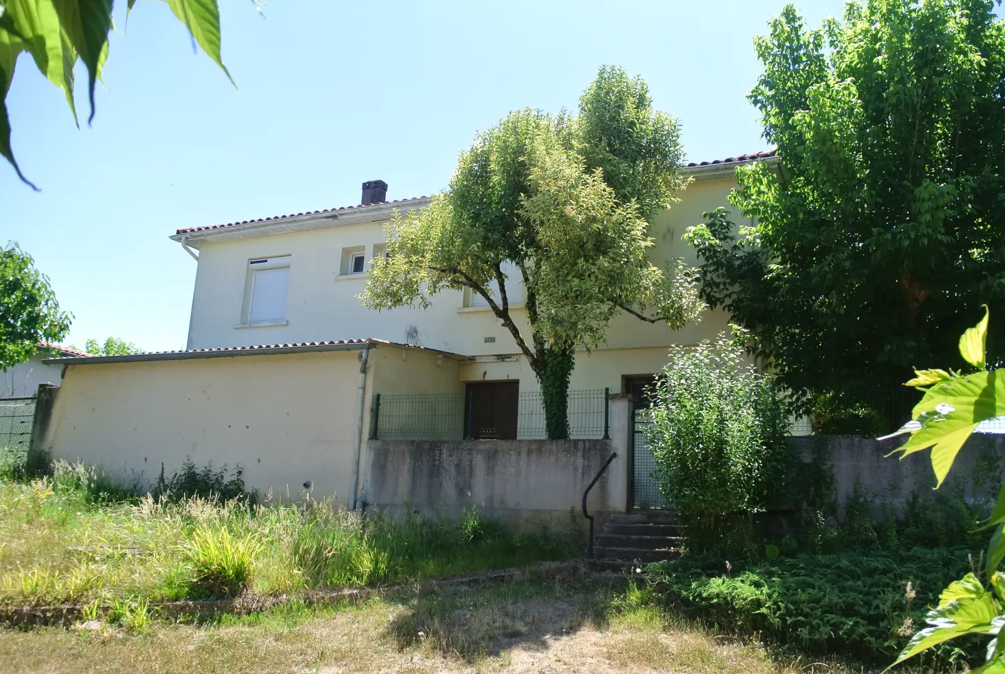 Maison avec hangar de 115 m² à vendre à Beaupuy, idéal artisan ou stockage 