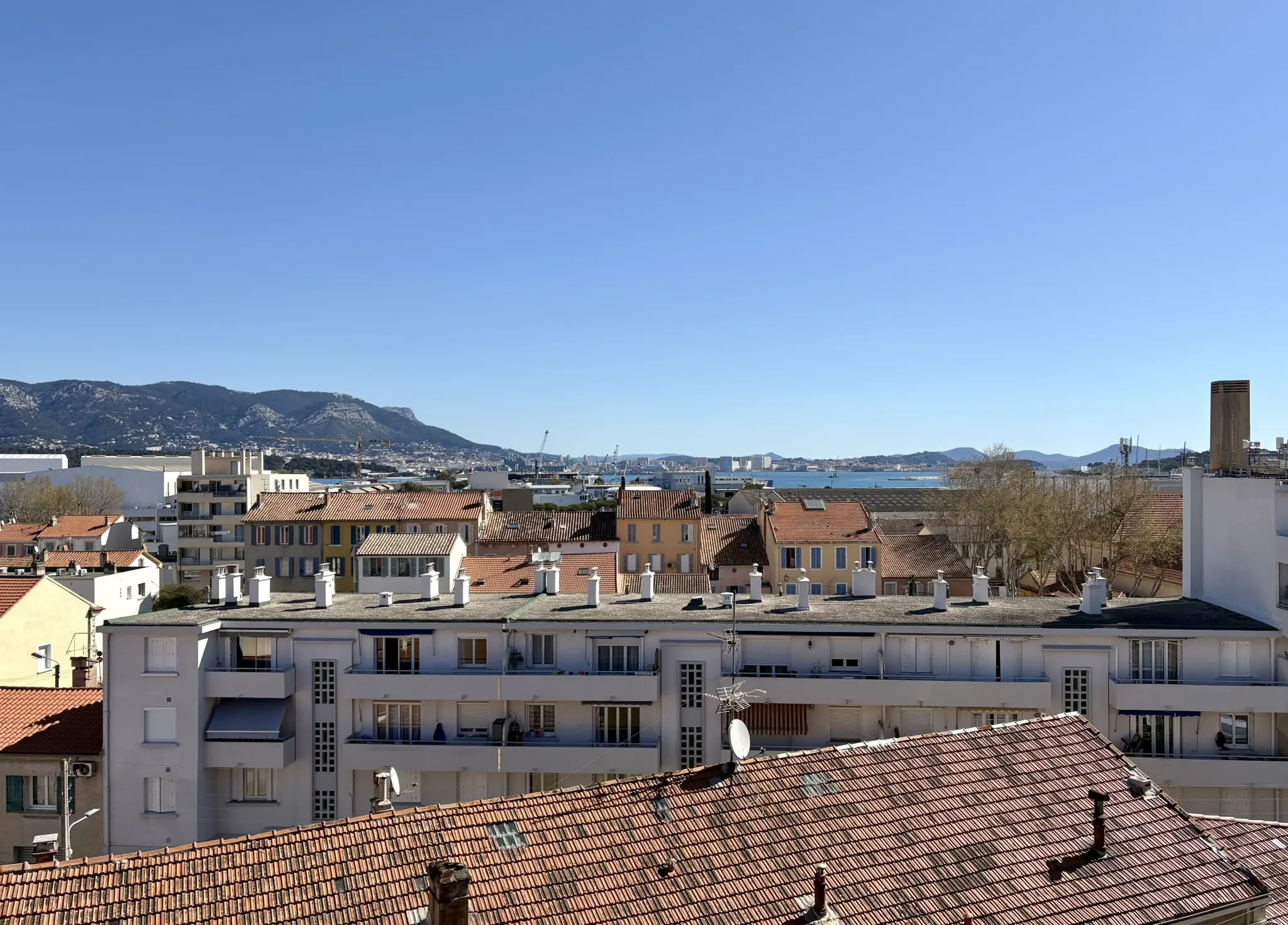 Appartement 3 pièces à La Seyne-sur-Mer avec vue dégagée et balcon 