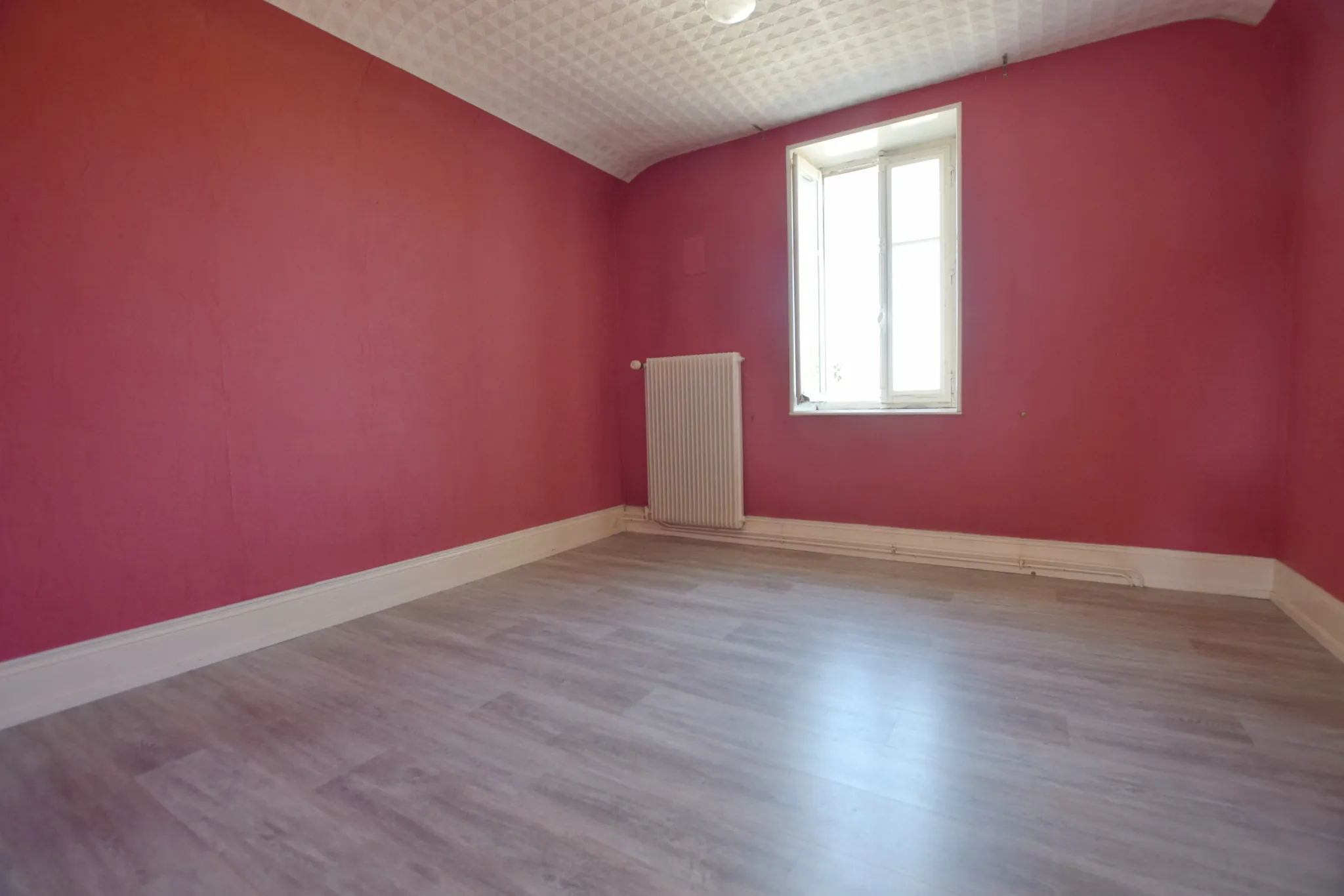 Maison des années 20 à rénover à Grand Charmont - 94 m² sur terrain de 3,02 ares 