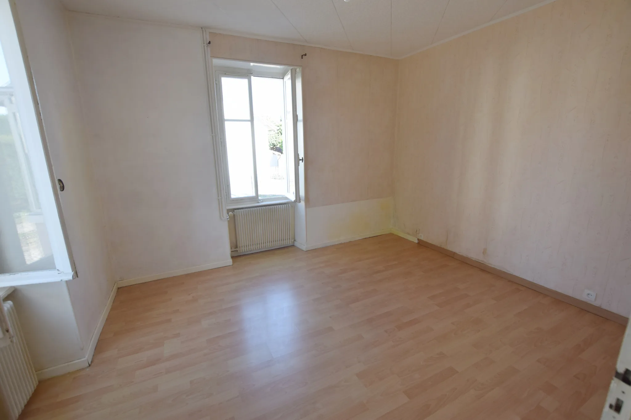 Maison des années 20 à rénover à Grand Charmont - 94 m² sur terrain de 3,02 ares 