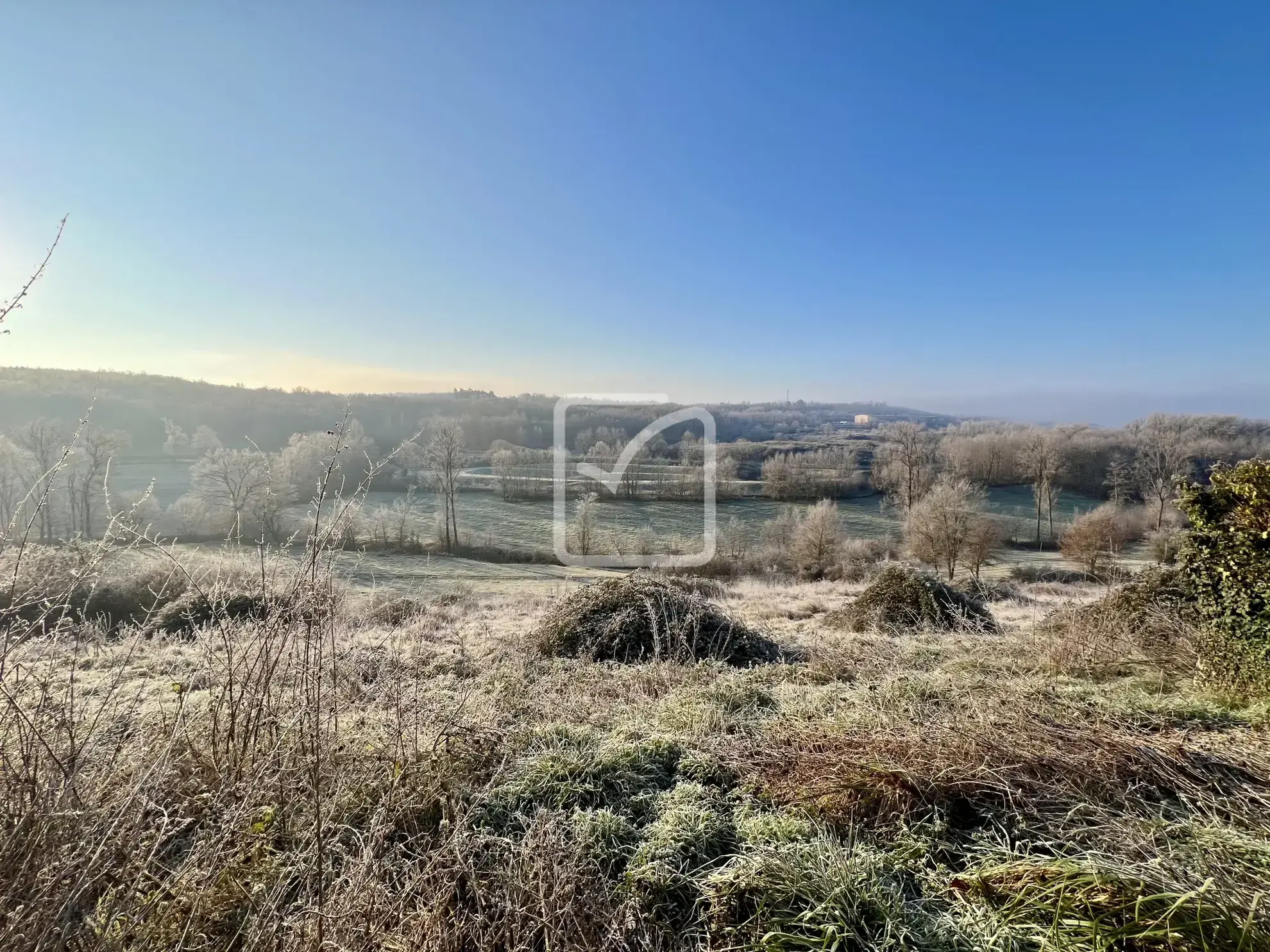 Ensemble immobilier à rénover de 290 m² sur 46 013 m² près de Mansac 