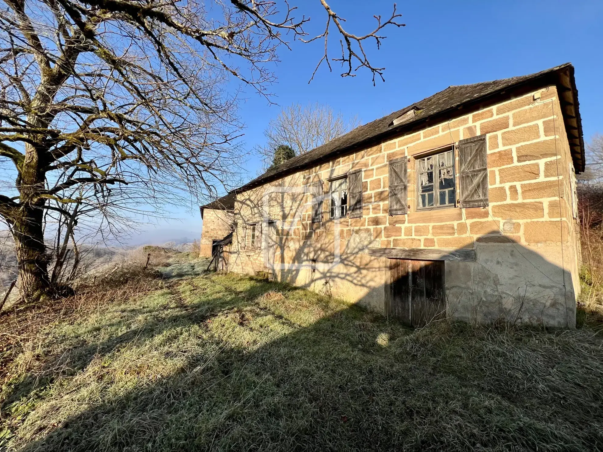 Ensemble immobilier à rénover de 290 m² sur 46 013 m² près de Mansac