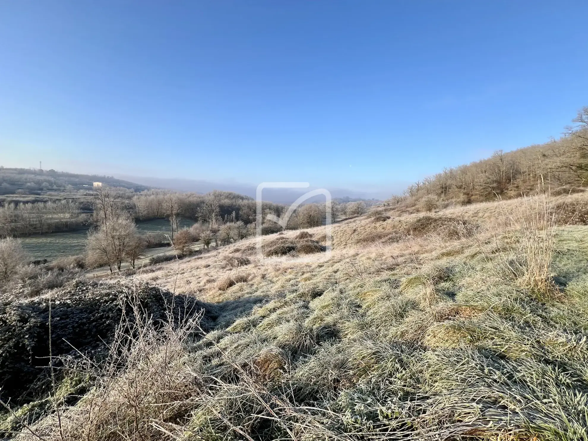 Ensemble immobilier à rénover de 290 m² sur 46 013 m² près de Mansac 