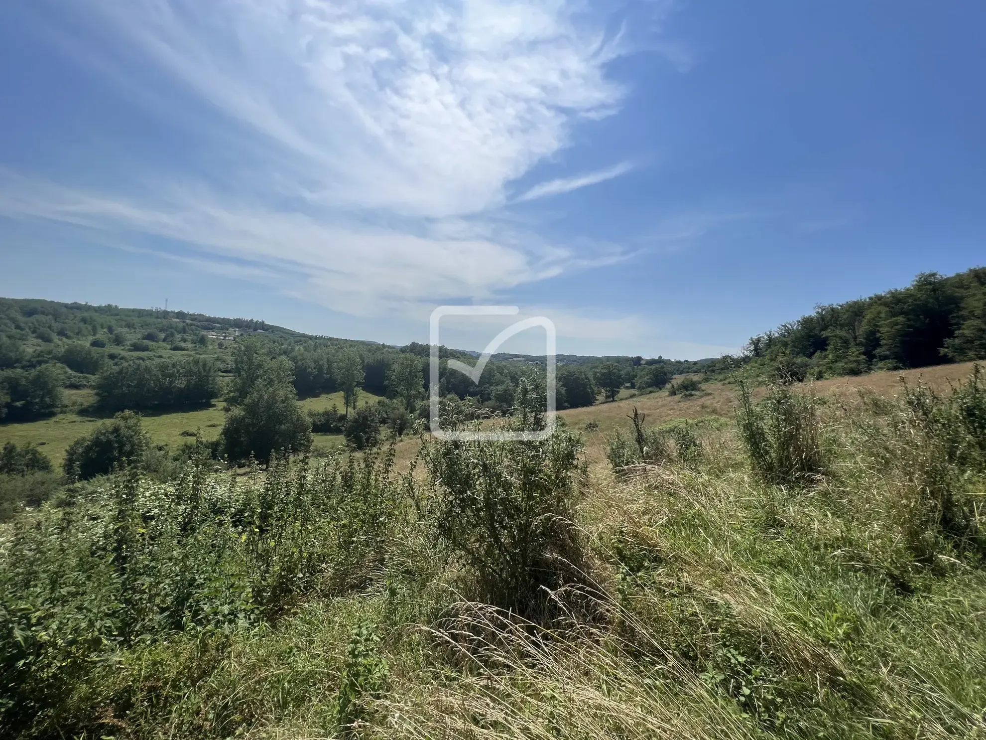 Ensemble immobilier à rénover de 290 m² sur 46 013 m² près de Mansac 