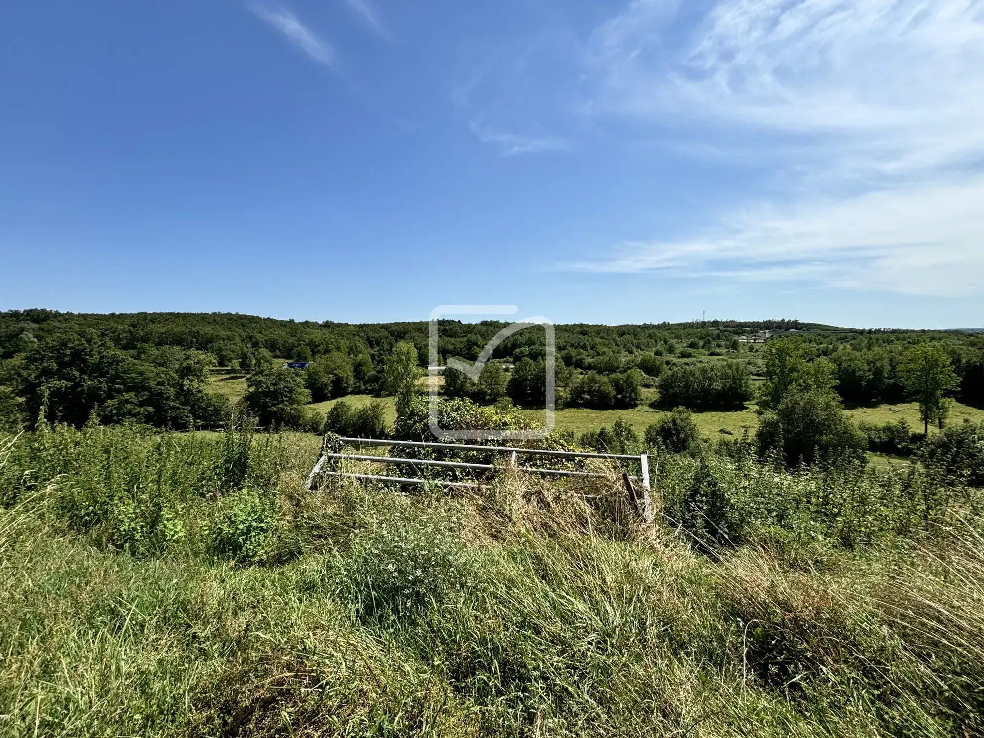 Ensemble immobilier à rénover de 290 m² sur 46 013 m² près de Mansac 