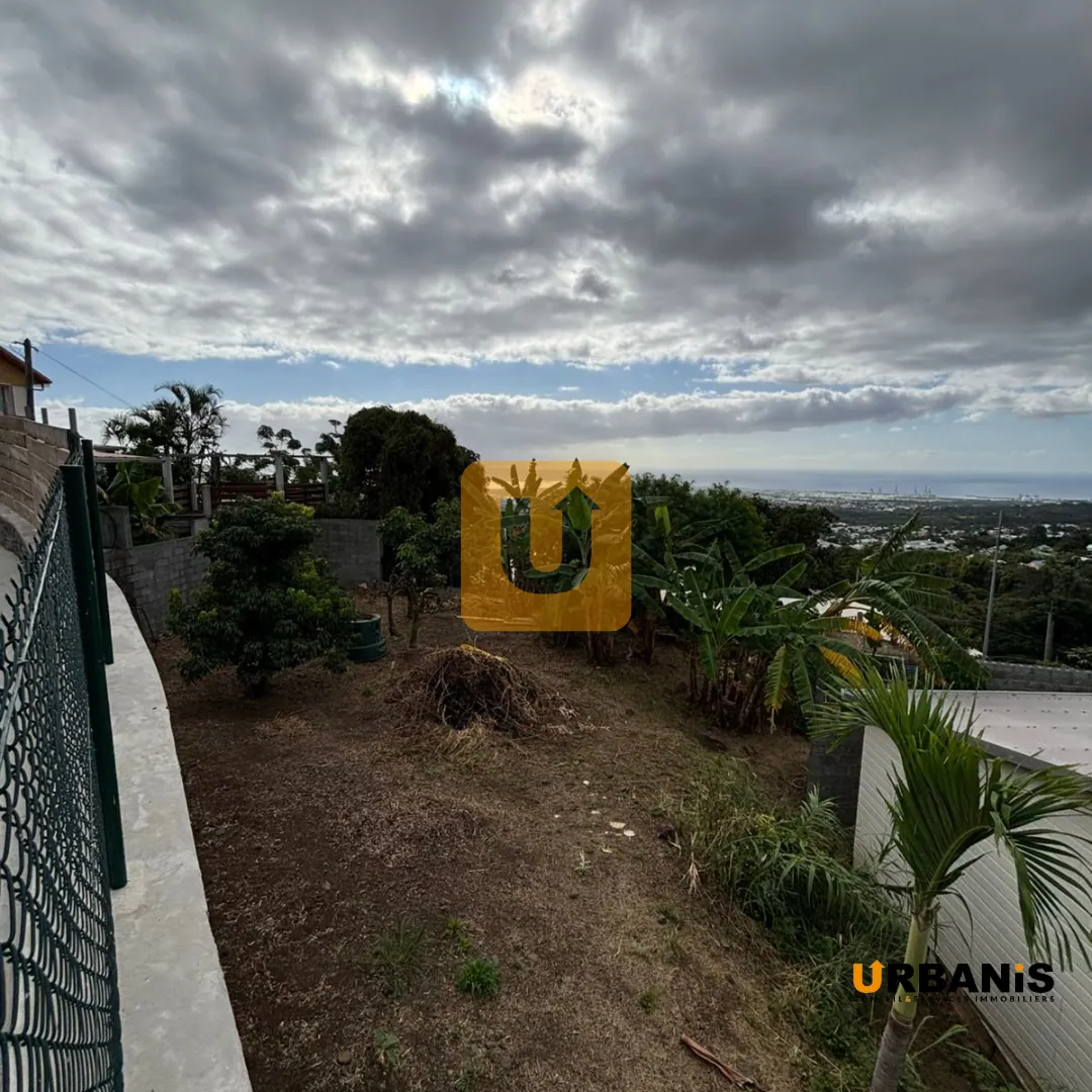 Terrain constructible de 250 m² à Saint Paul, vue océan, occasion à saisir 