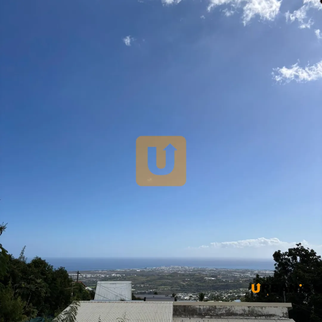 Terrain constructible de 250 m² à Saint Paul, vue océan, occasion à saisir 