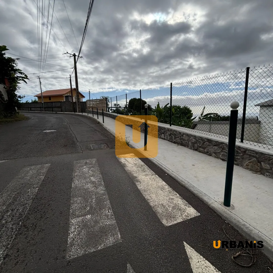 Terrain constructible de 250 m² à Saint Paul, vue océan, occasion à saisir 