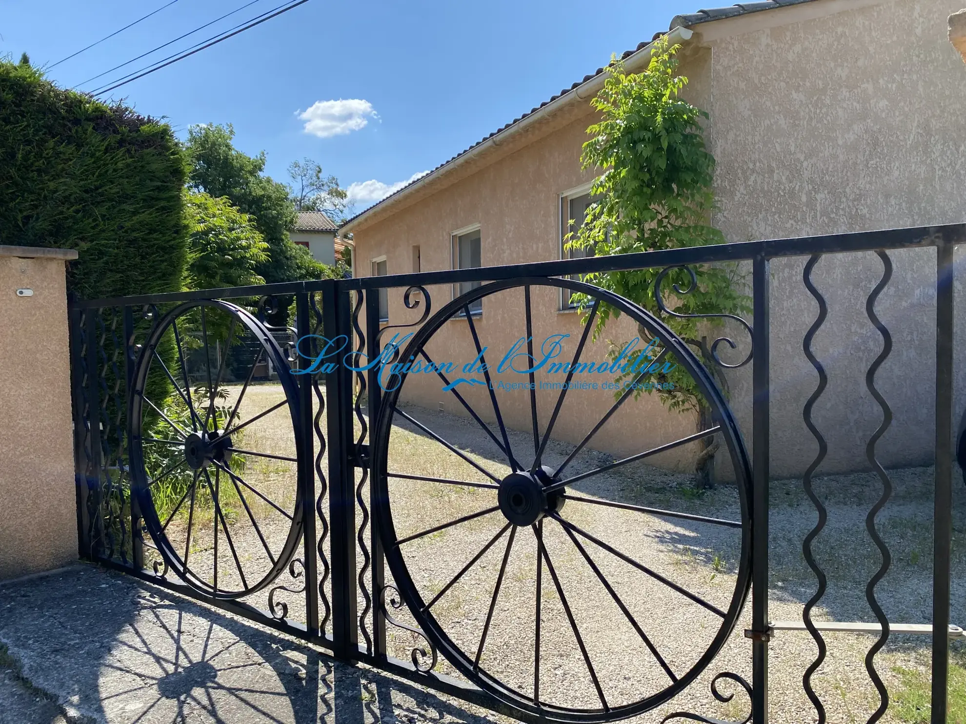 Maison de plain-pied avec piscine à Ledignan – Calme et proximité des grands axes 