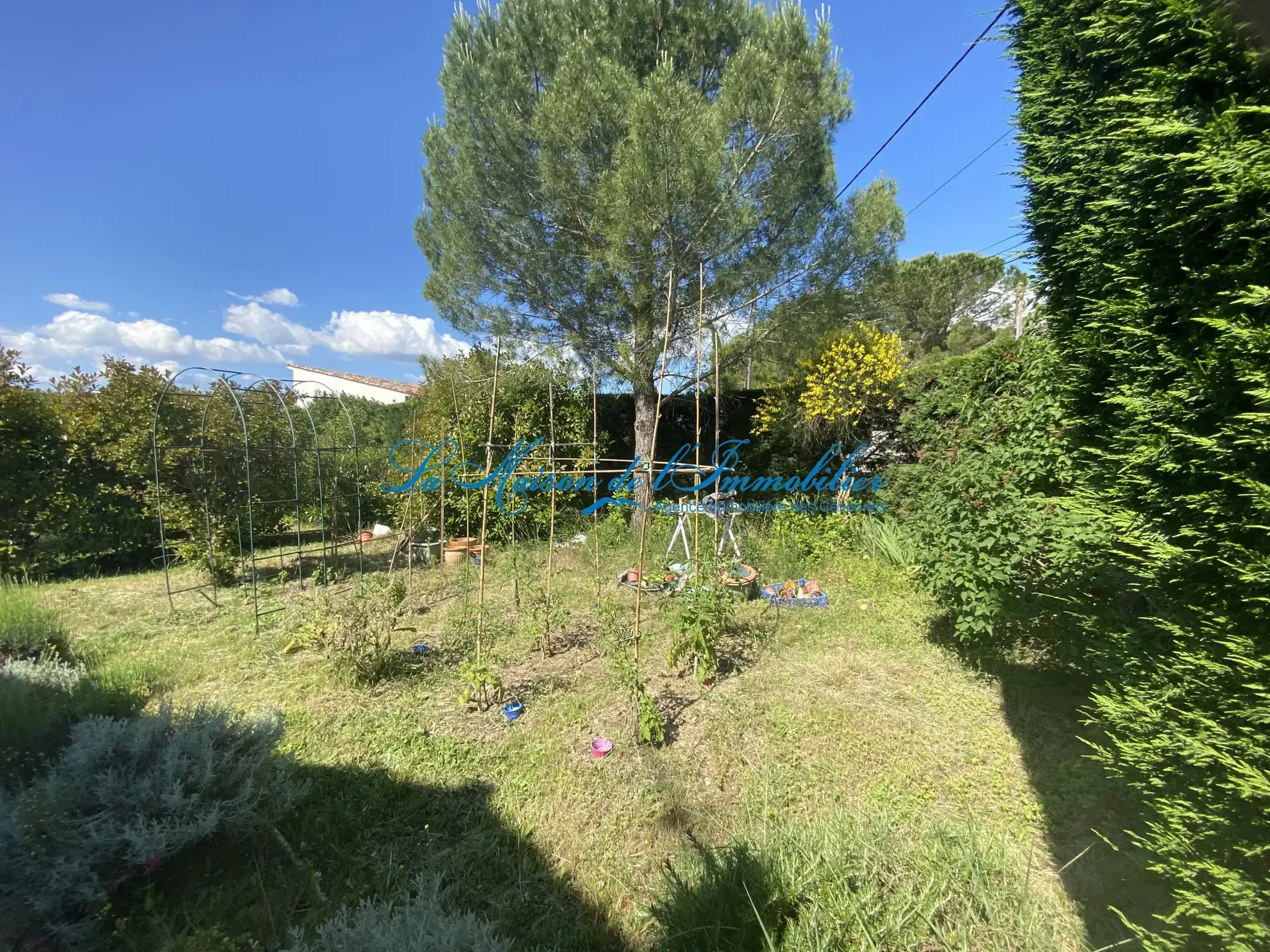 Maison de plain-pied avec piscine à Ledignan – Calme et proximité des grands axes 