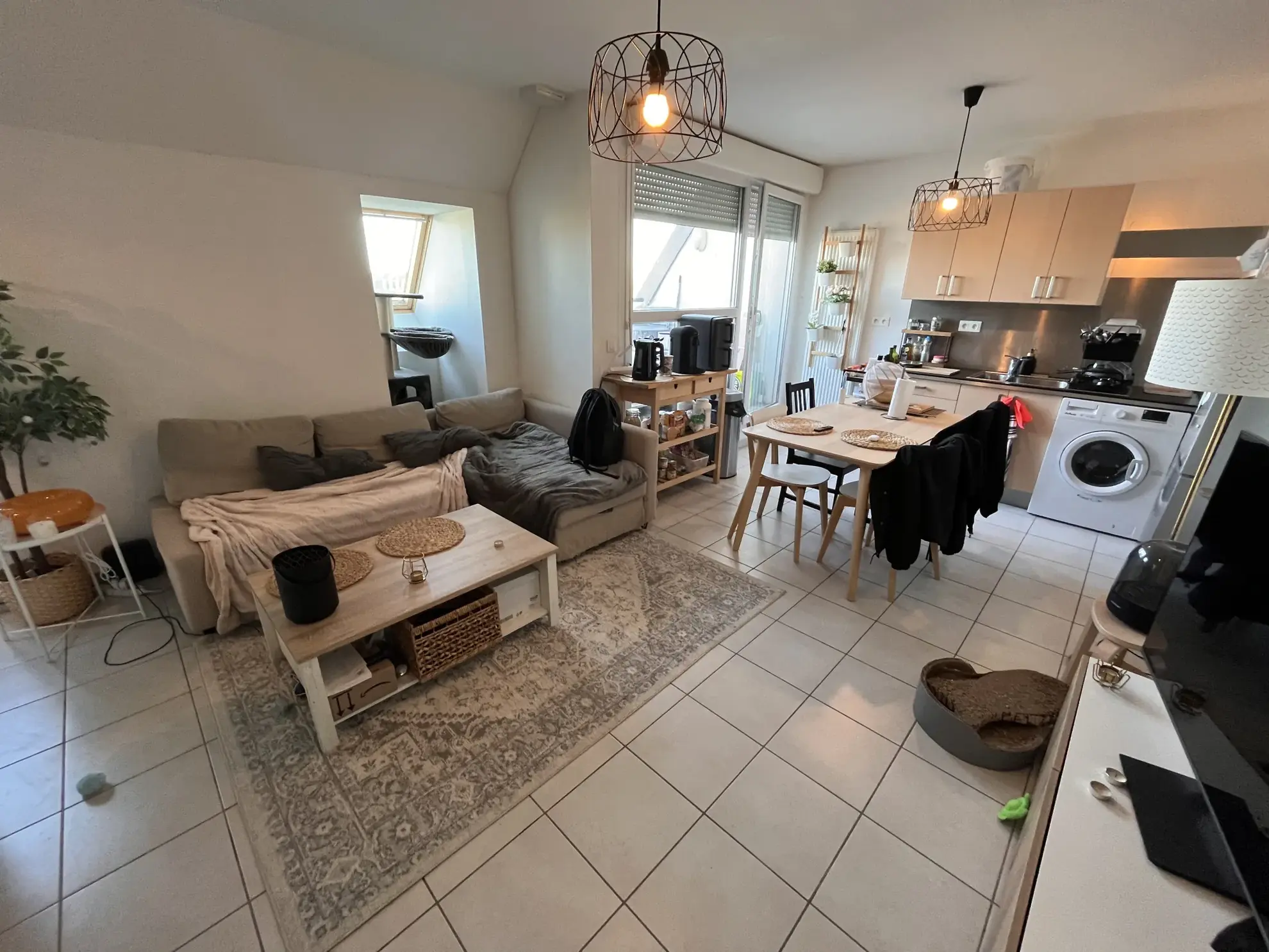 Appartement T2 loué à Dijon proche des facultés avec garage en dernier étage 