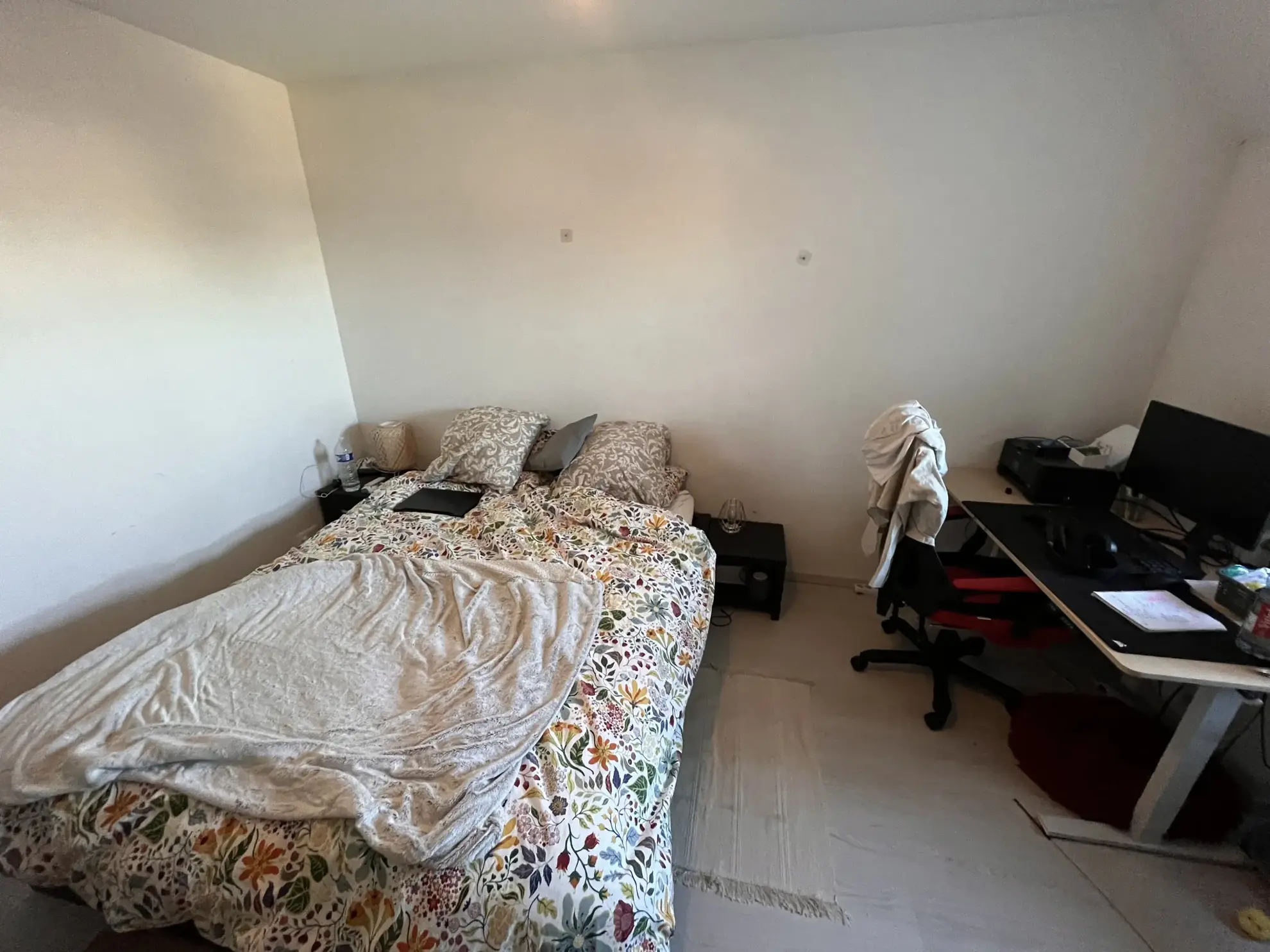 Appartement T2 loué à Dijon proche des facultés avec garage en dernier étage 