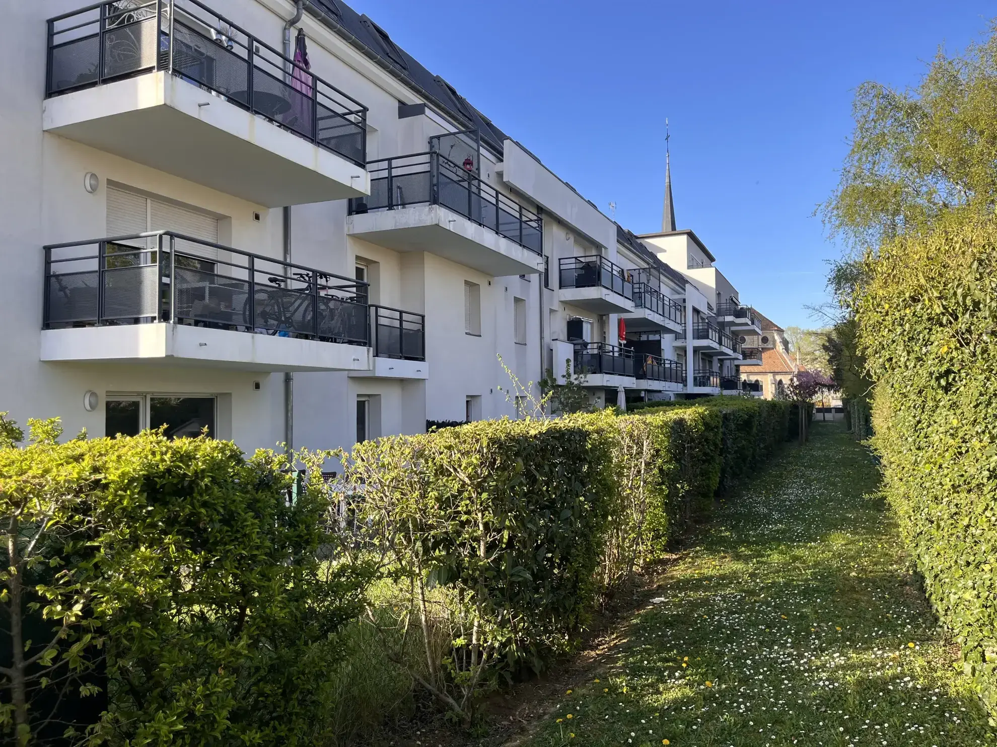 Appartement T2 loué à Dijon proche des facultés avec garage en dernier étage
