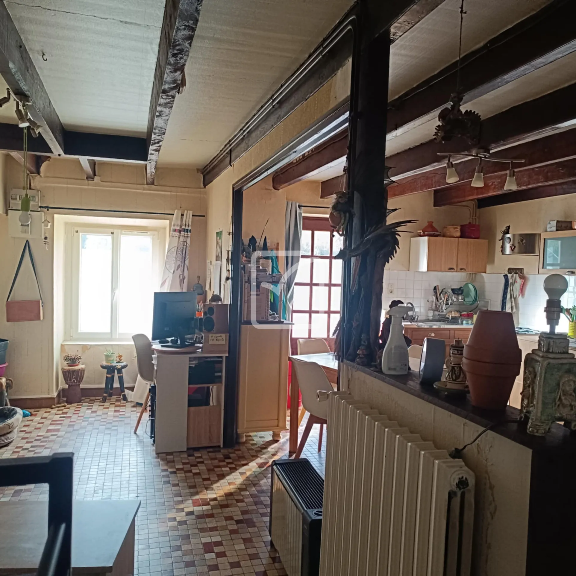 Ensemble immobilier de deux maisons en pierre à Néant-sur-Yvel avec potentiel de rénovation