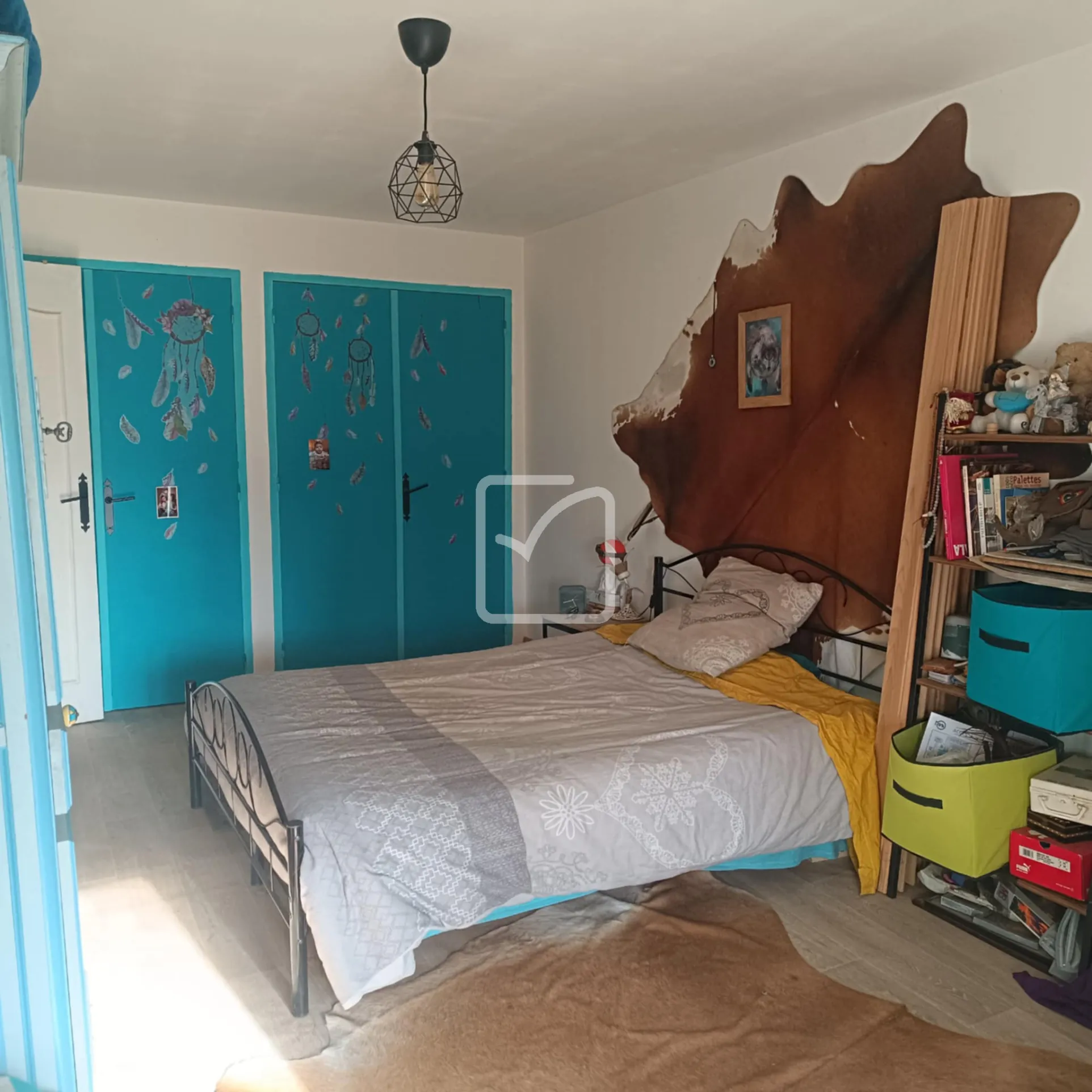 Ensemble immobilier de deux maisons en pierre à Néant-sur-Yvel avec potentiel de rénovation 