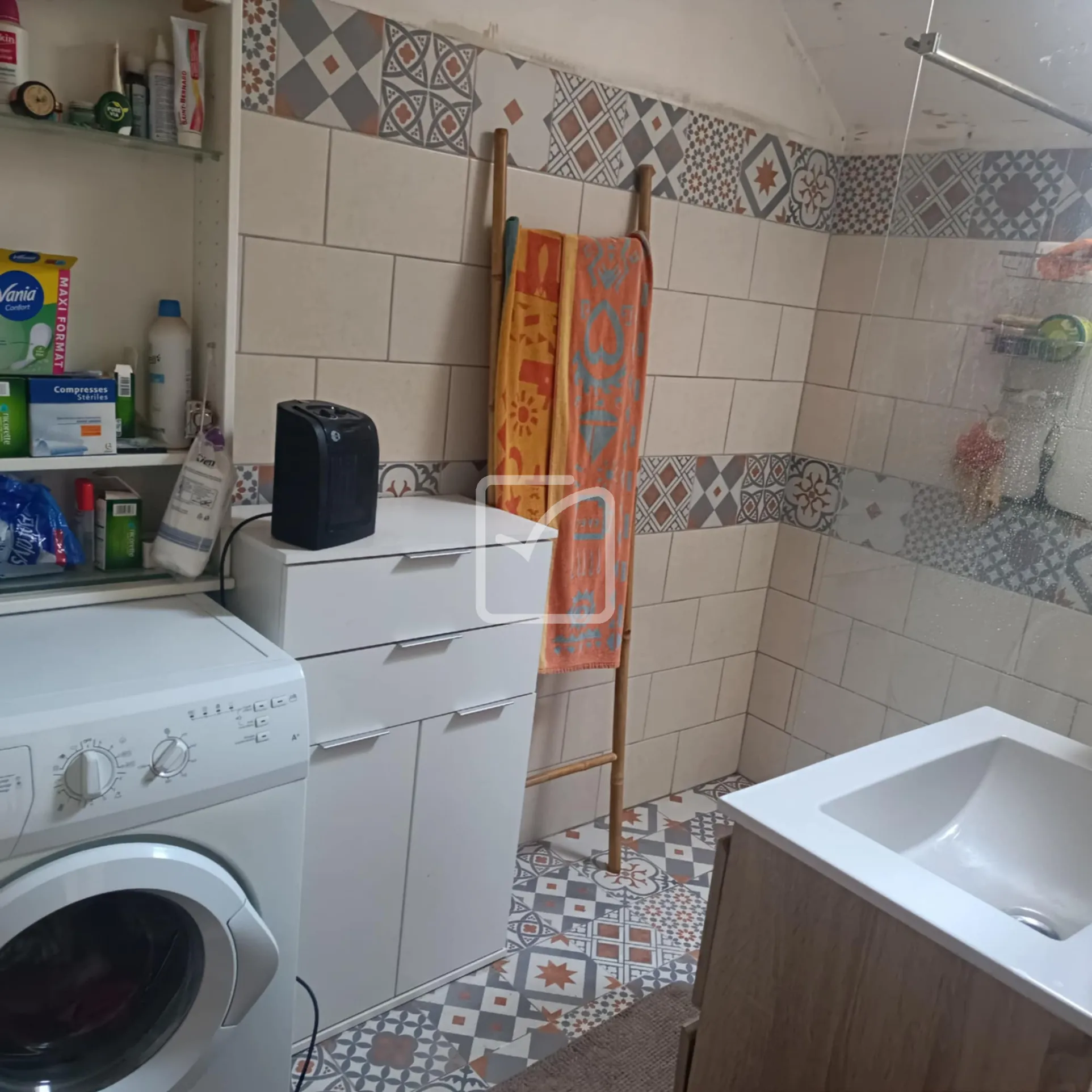 Ensemble immobilier de deux maisons en pierre à Néant-sur-Yvel avec potentiel de rénovation 