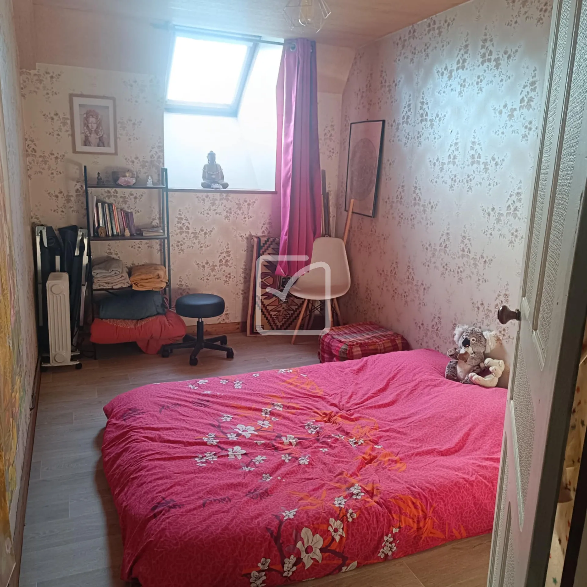 Ensemble immobilier de deux maisons en pierre à Néant-sur-Yvel avec potentiel de rénovation 