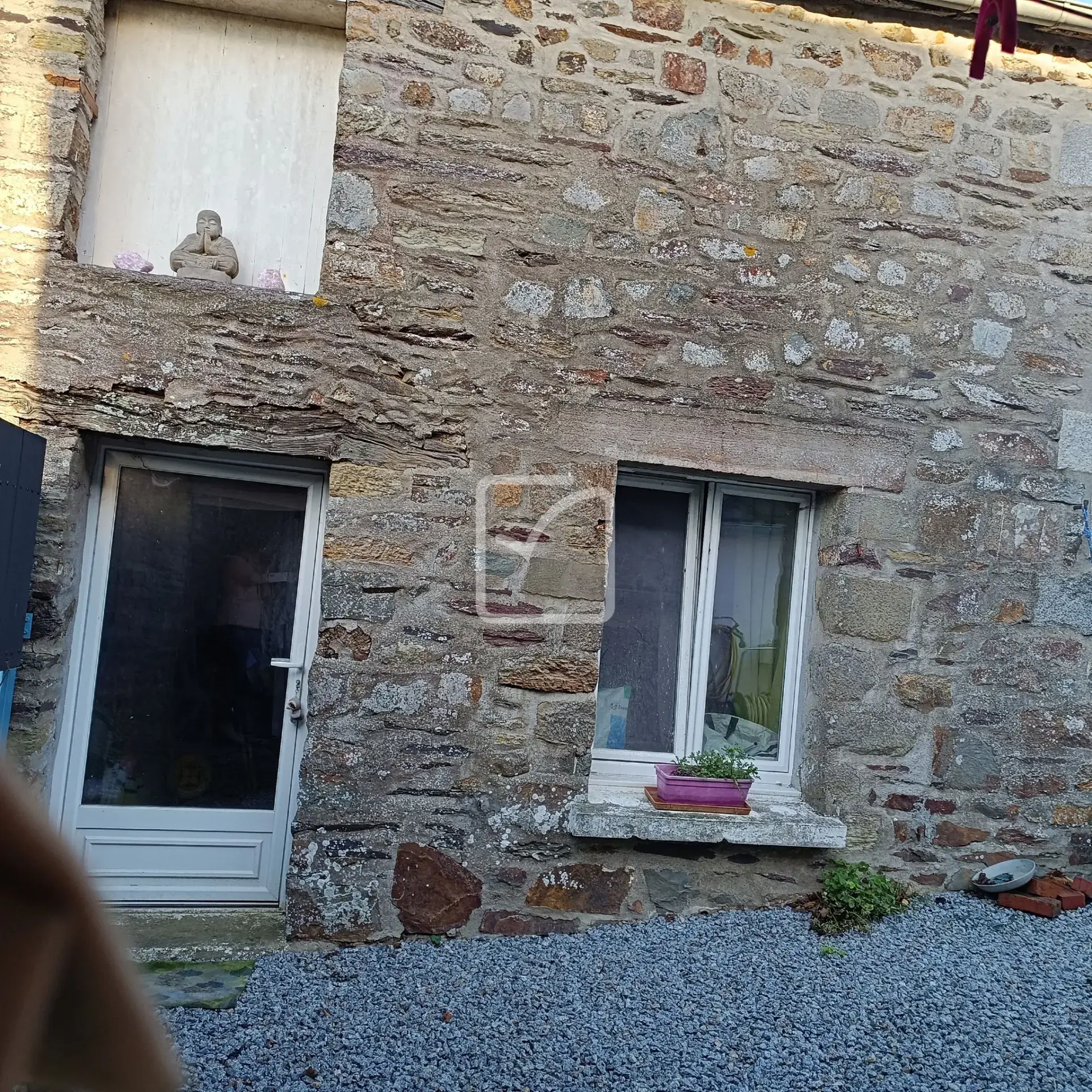 Ensemble de deux maisons en pierre à Néant-sur-Yvel - Potentiel de rénovation et projet d'habitation ou d’activités 