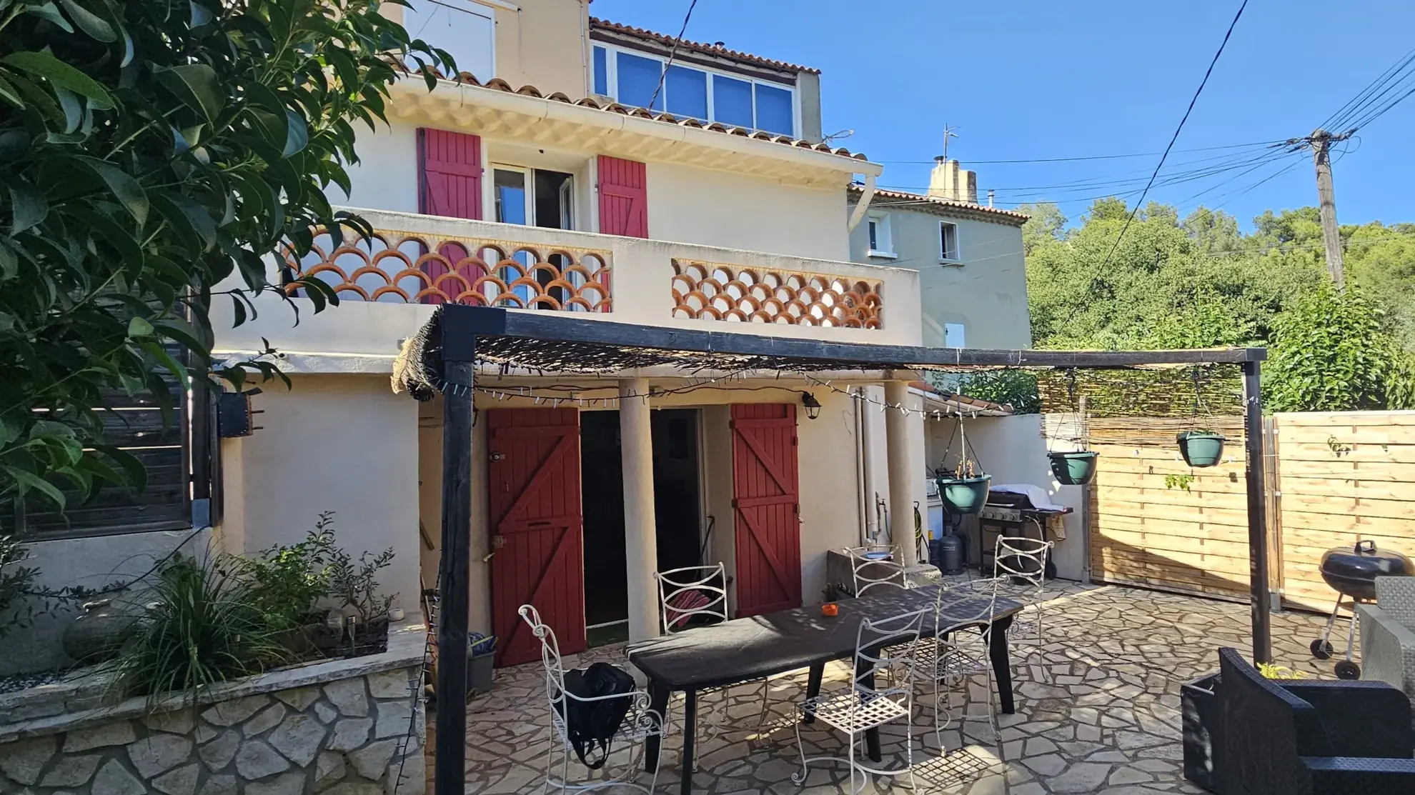 Maison T3 à vendre à La Cadière-d’Azur, proximité Bandol, 50 m², terrasse, balcon et parking - Emplacement calme
