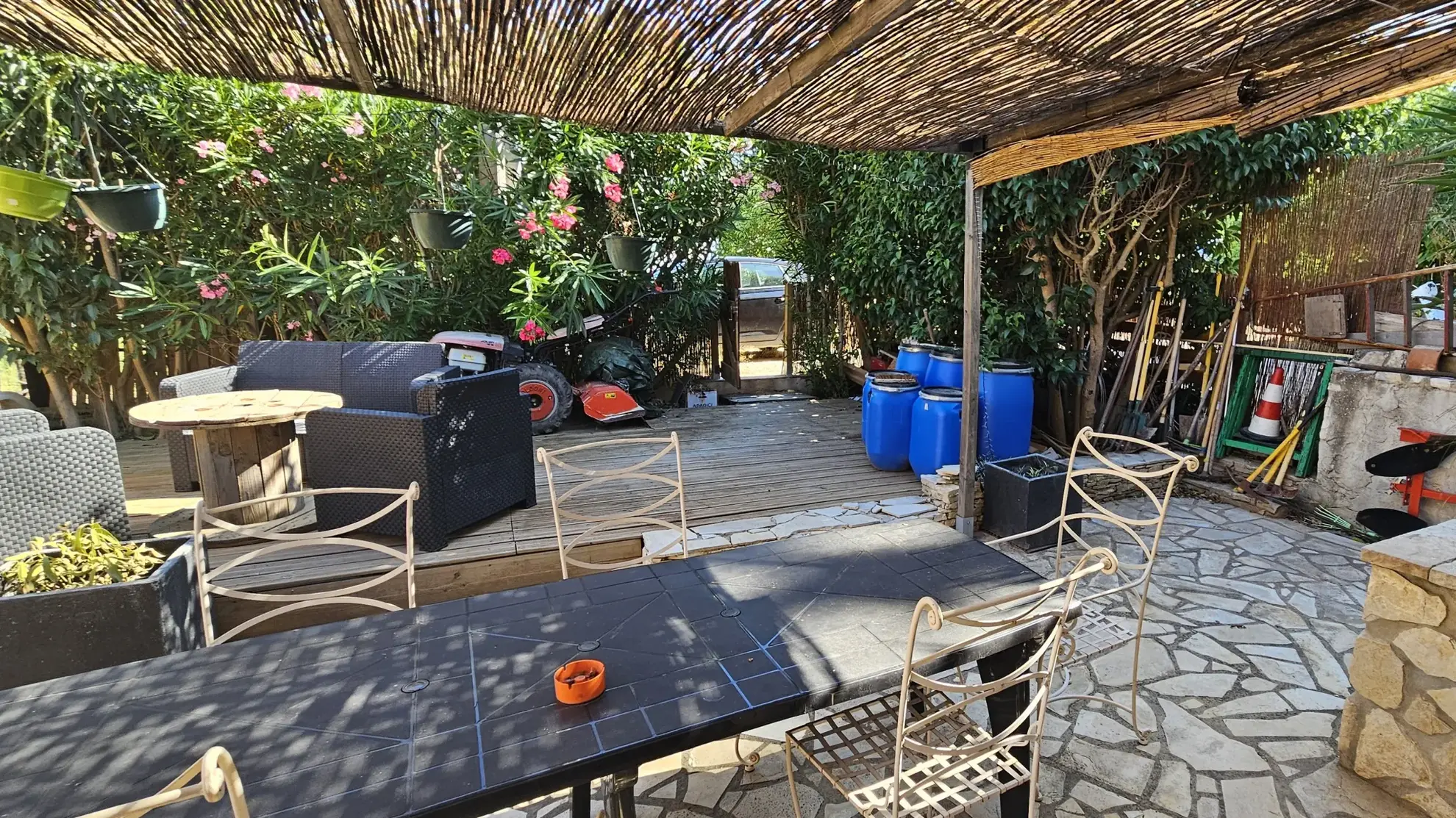 Maison T3 à vendre à La Cadière-d’Azur, proximité Bandol, 50 m², terrasse, balcon et parking - Emplacement calme 