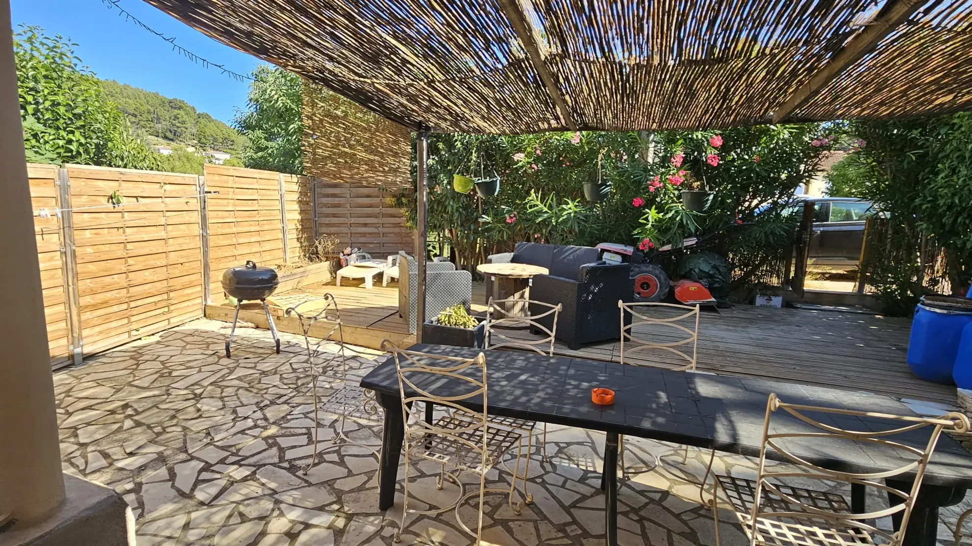 Maison T3 à vendre à La Cadière-d’Azur, proximité Bandol, 50 m², terrasse, balcon et parking - Emplacement calme 