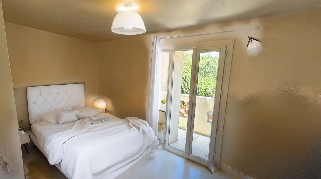 Maison T3 à vendre à La Cadière-d’Azur, proximité Bandol, 50 m², terrasse, balcon et parking - Emplacement calme 