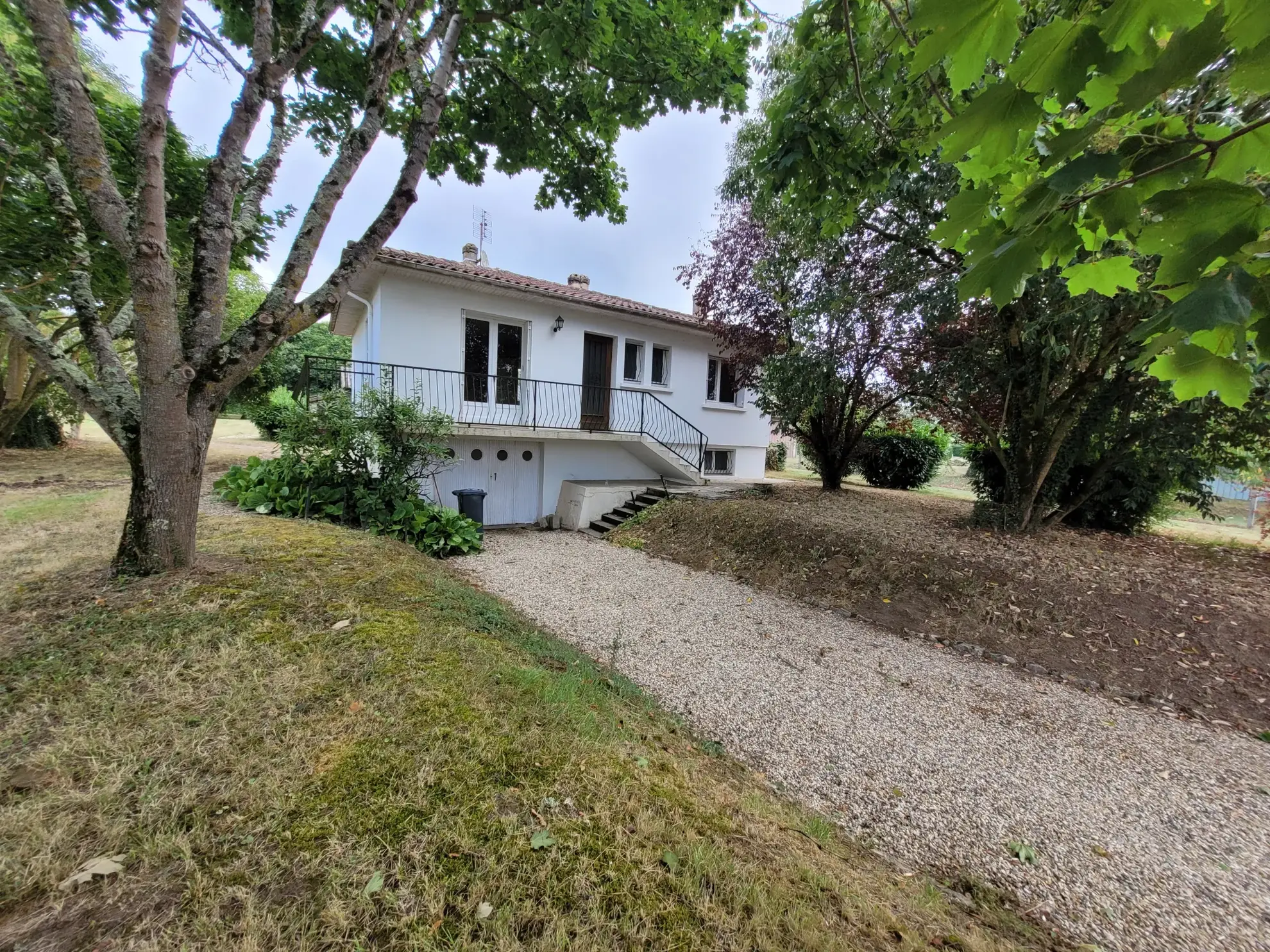 Maison de 2 chambres avec garage et extérieur à Marmande, secteur calme