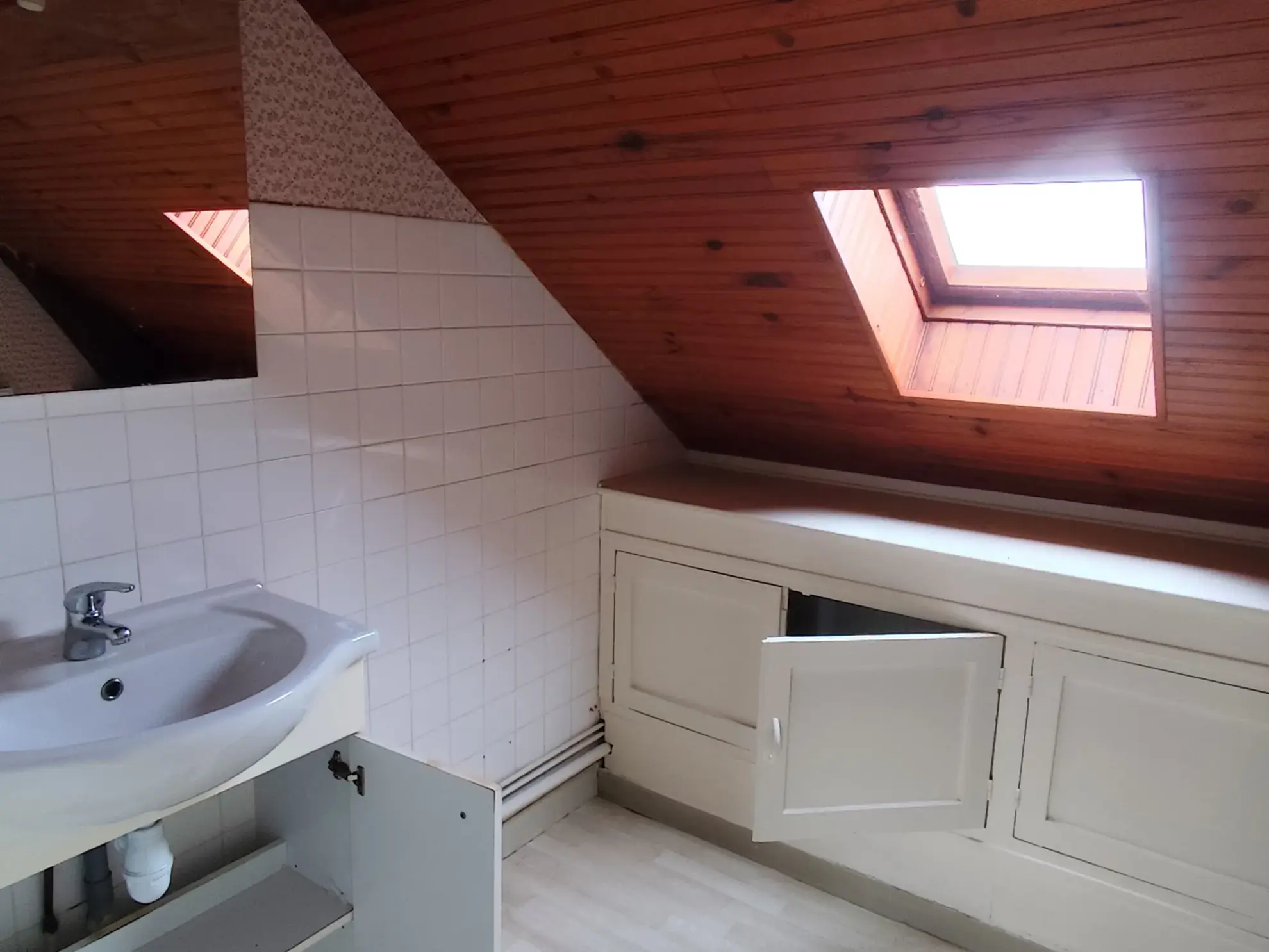 Maison familiale lumineuse avec grand volume à Gastines - Opportunité d'investissement 