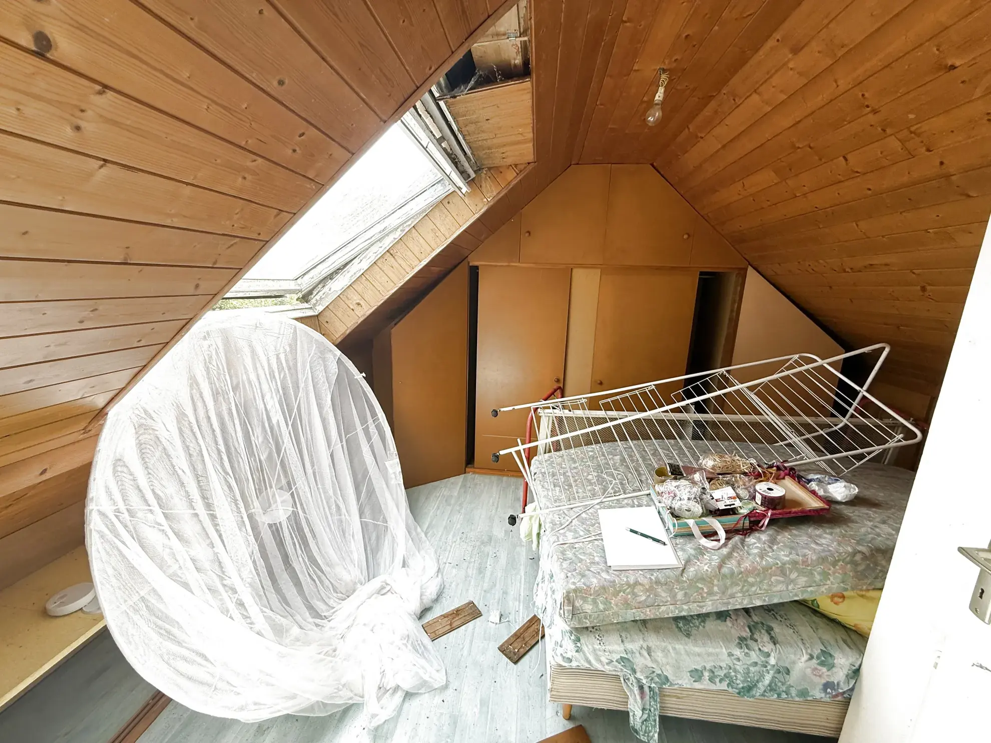 Charmante maison de 155 m² avec dépendance face à un plan d’eau à Saint Derrien 