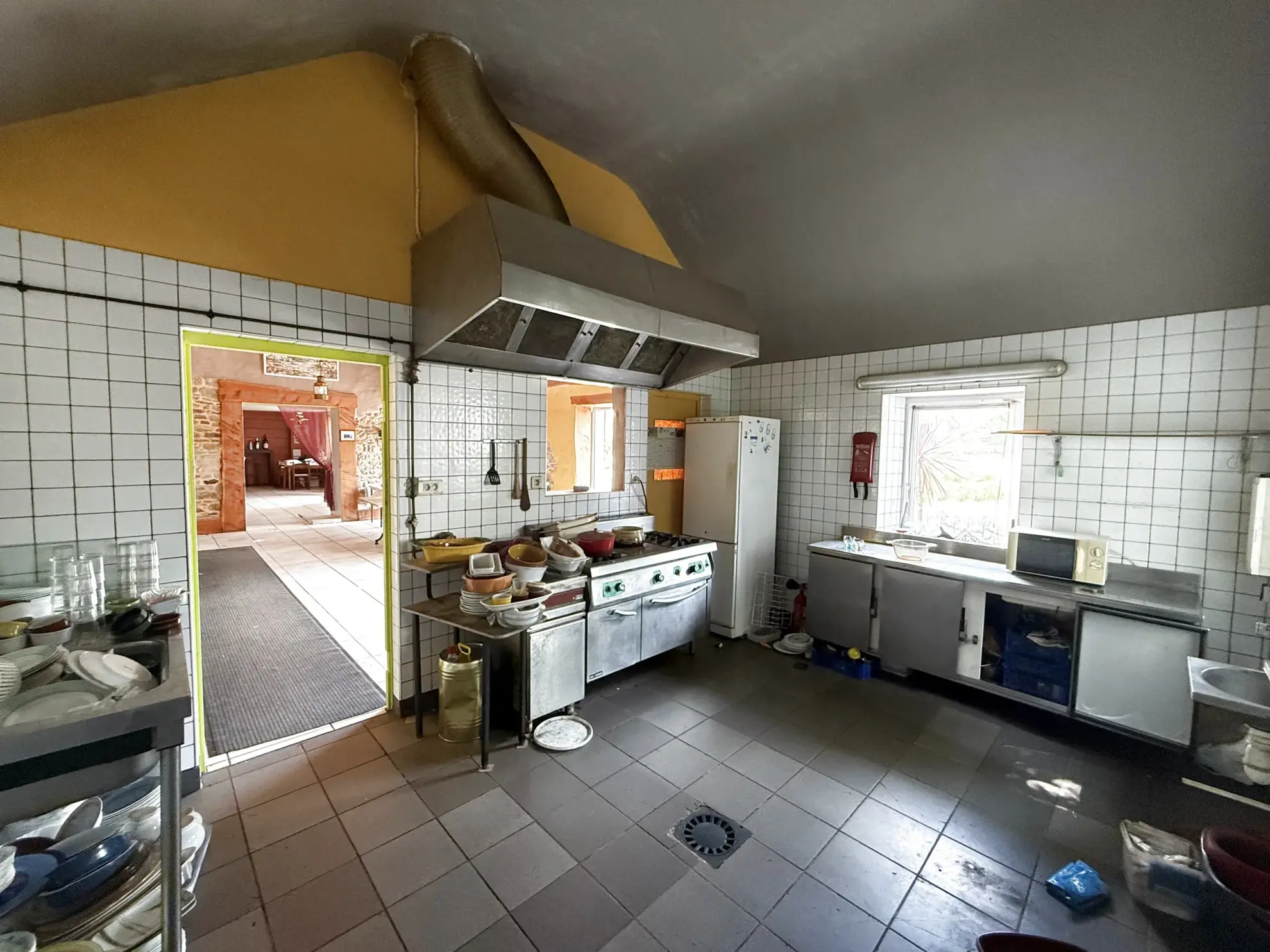 Charmante maison de 155 m² avec dépendance face à un plan d’eau à Saint Derrien 