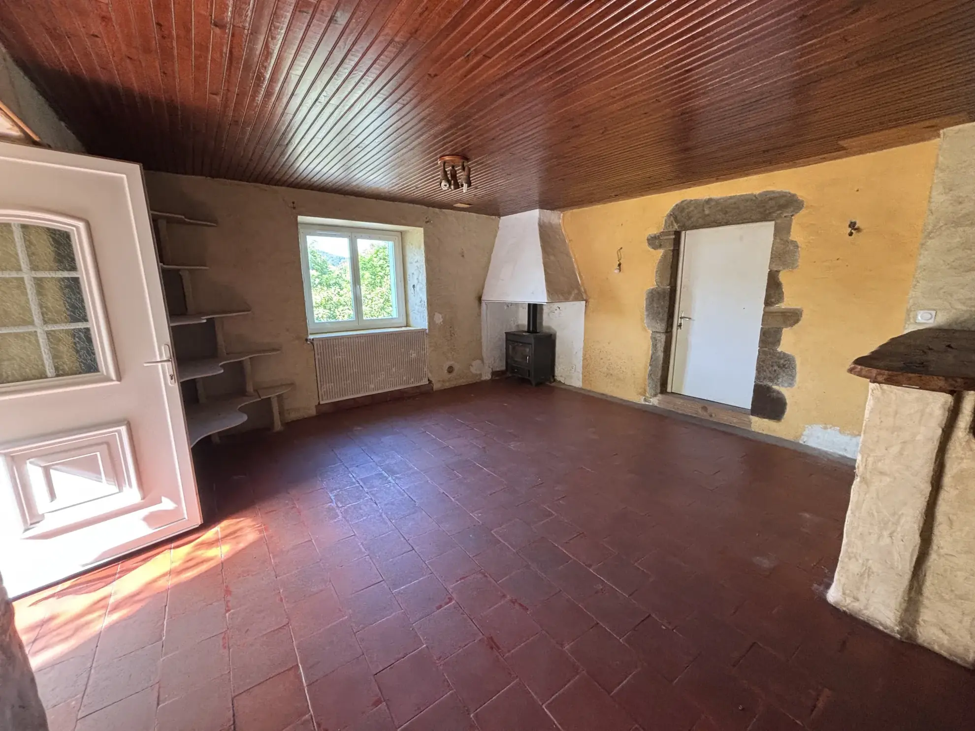 Maison en pierres avec terrasses et terrain à Broquiès, Vallée du Tarn 