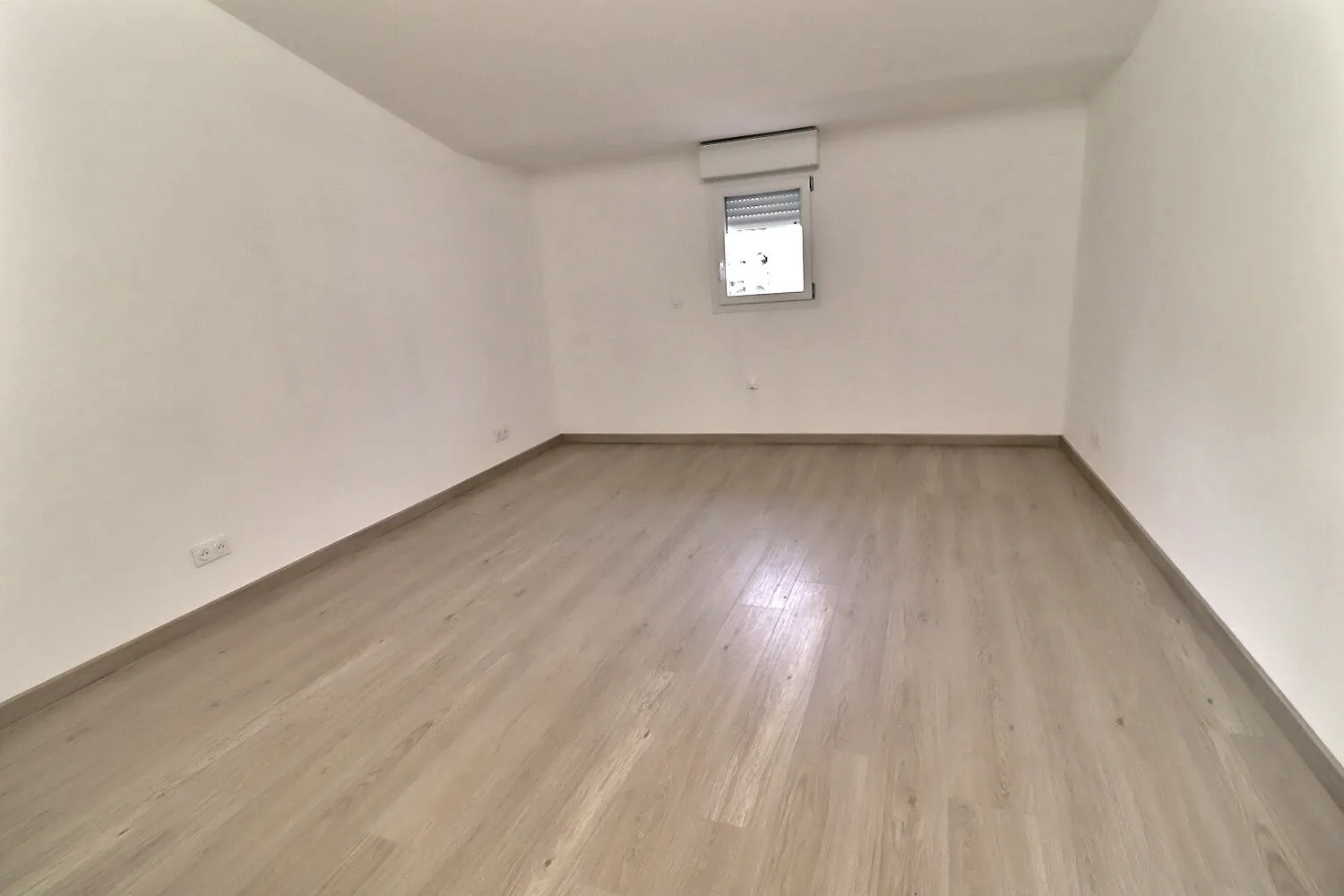 Maison de village 4 pièces à vendre à Clermont l’Hérault avec terrasse et garage 