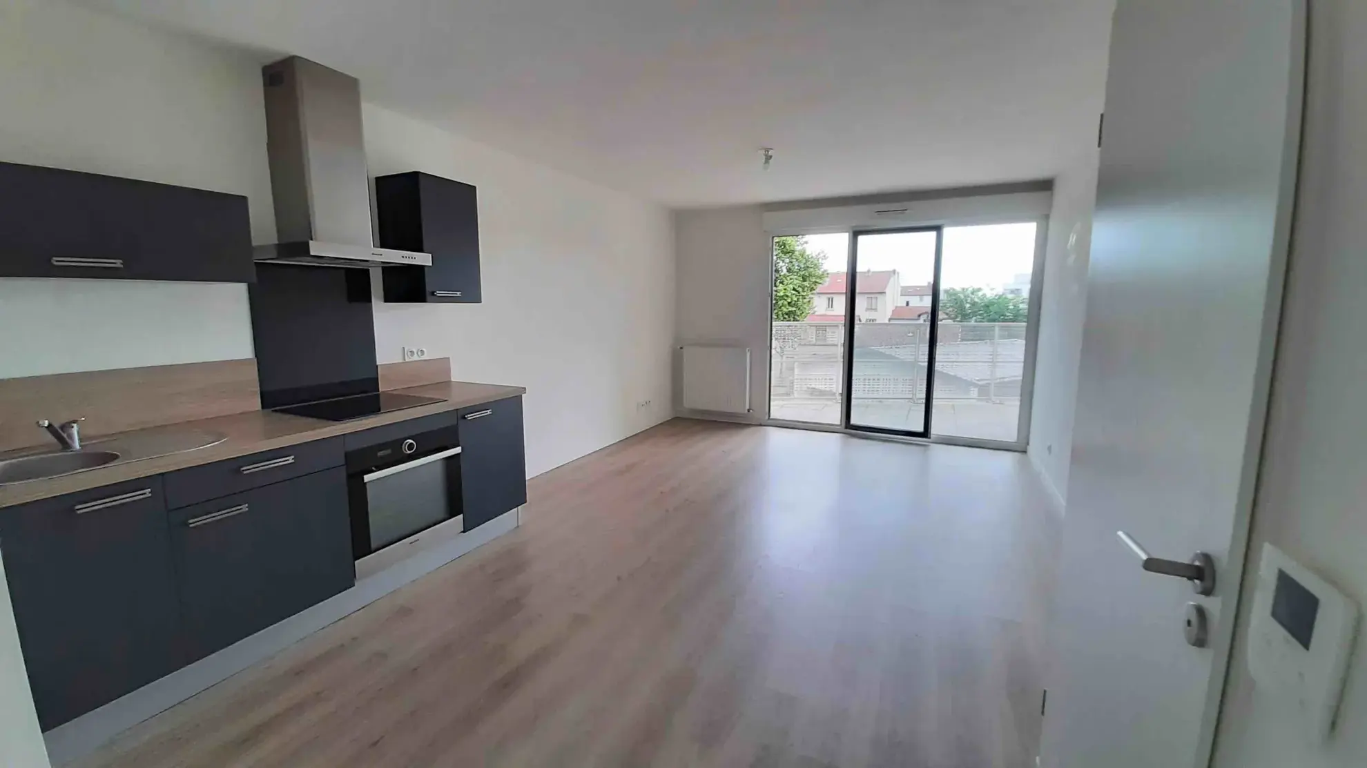 Vente appartement T2 de 40,47 m² à Lyon 8e avec balcon et garage 