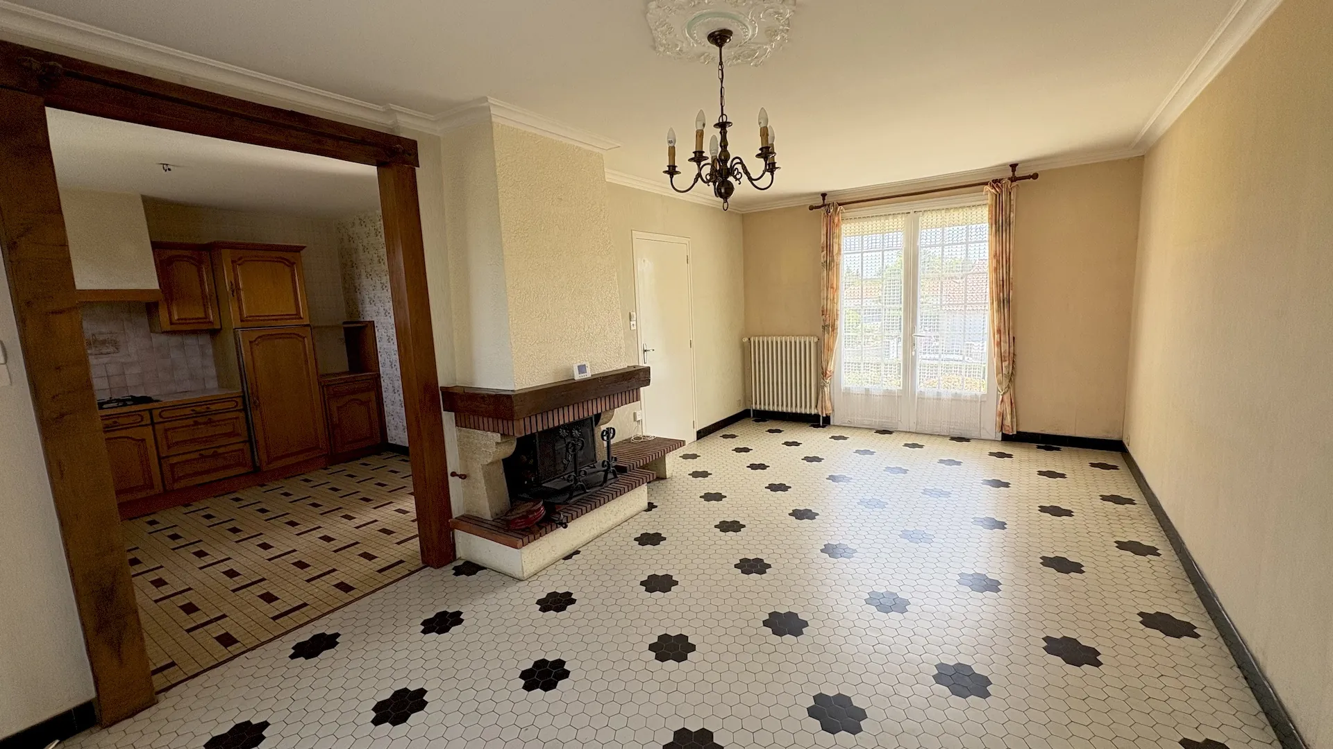 Maison individuelle à Chemillé de 1971 avec garage et terrasse orientée Est 