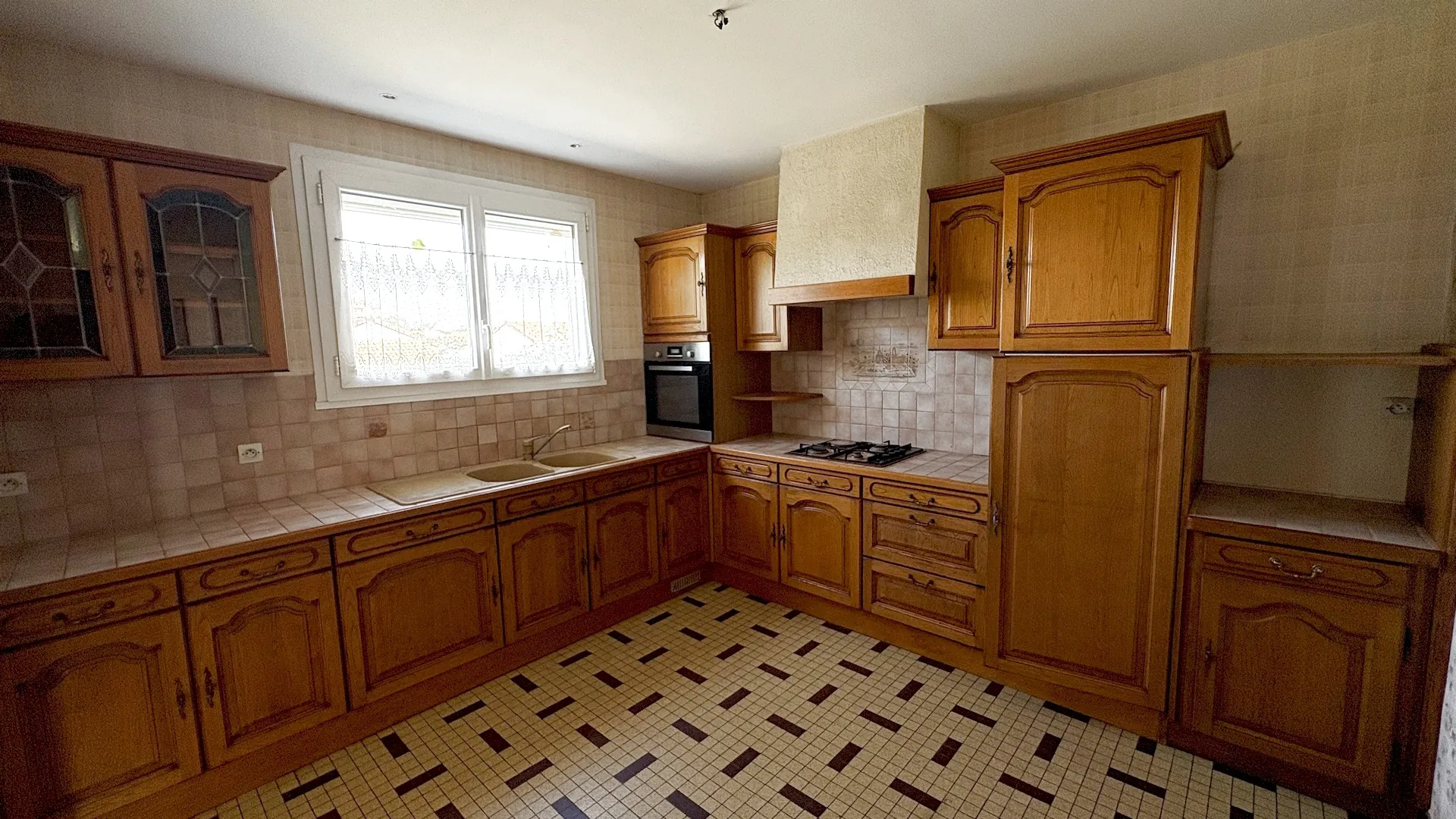 Maison individuelle à Chemillé de 1971 avec garage et terrasse orientée Est 