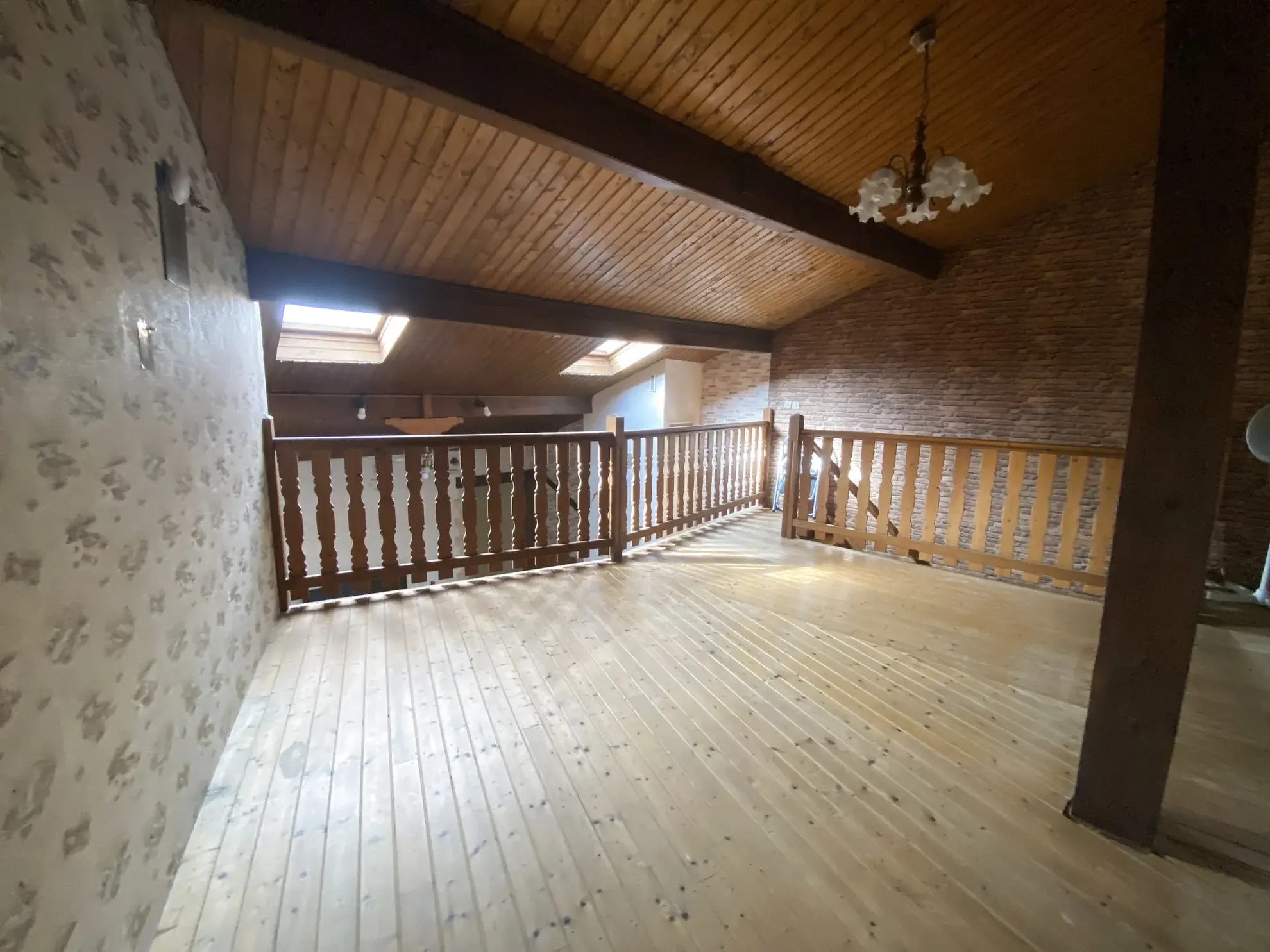 Maison F5 à Rémering avec garage, cuisine équipée, pièces mansardées, à vendre 