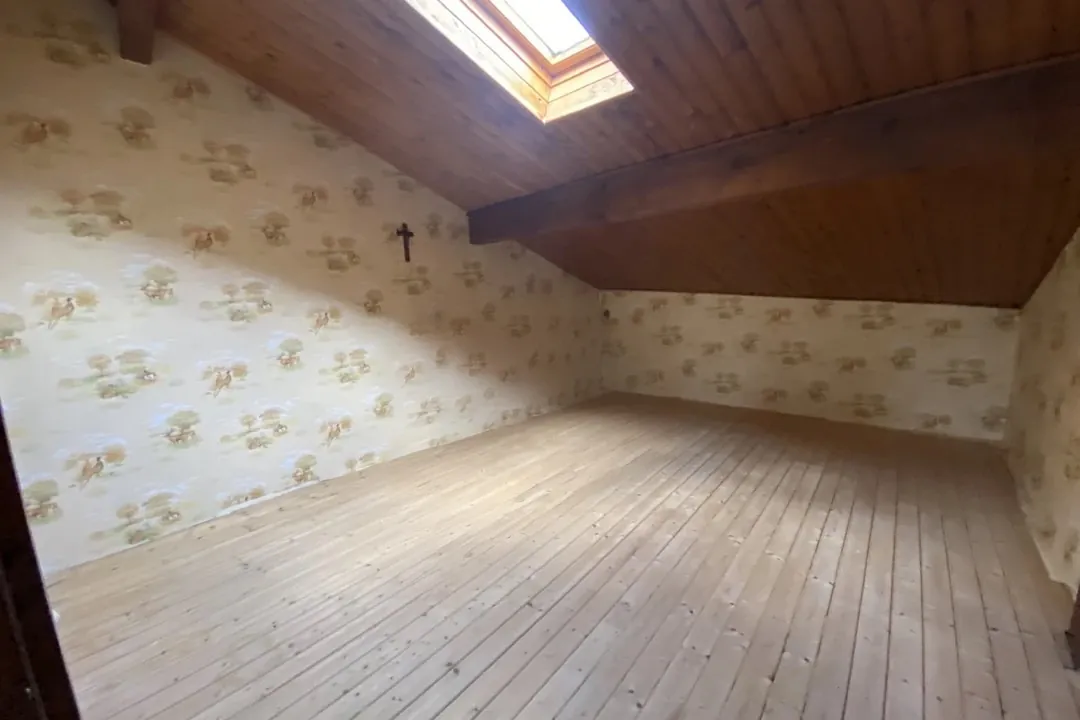 Maison F5 à Rémering avec garage, cuisine équipée, pièces mansardées, à vendre 