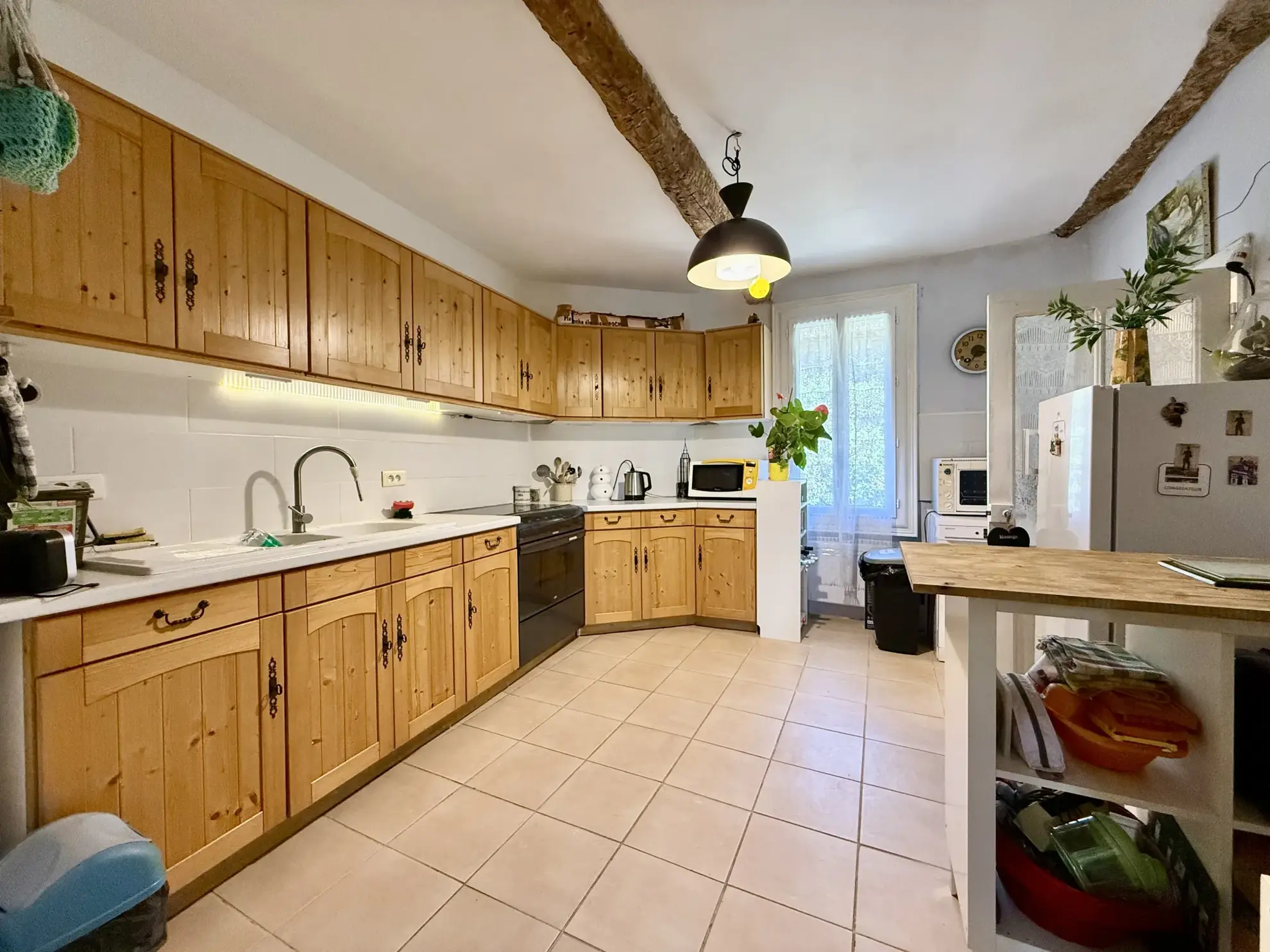 Maison vigneronne rénovée à Gabian avec garage et charme authentique 