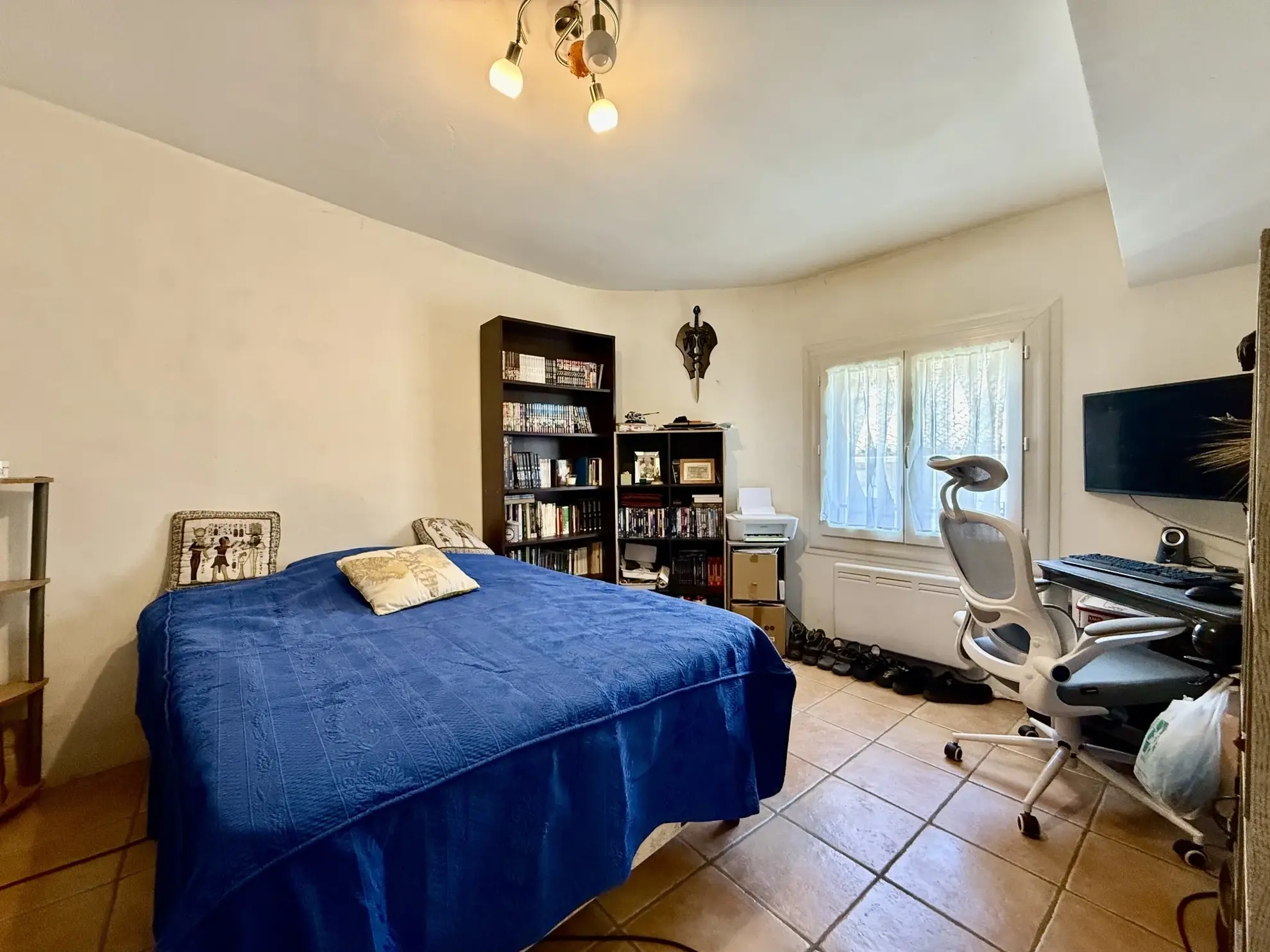 Maison vigneronne rénovée à Gabian avec garage et charme authentique 