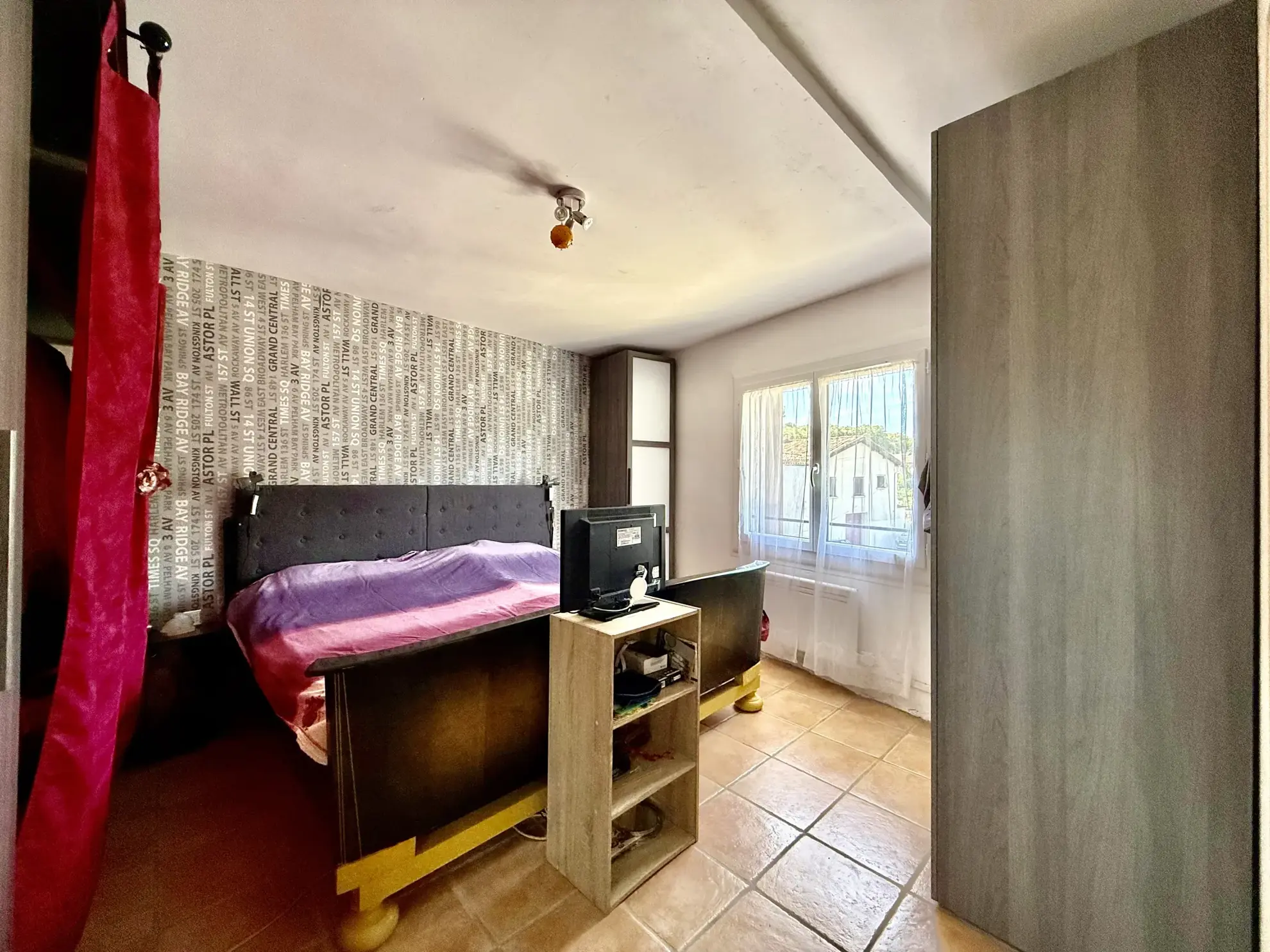 Maison vigneronne rénovée à Gabian avec garage et charme authentique 