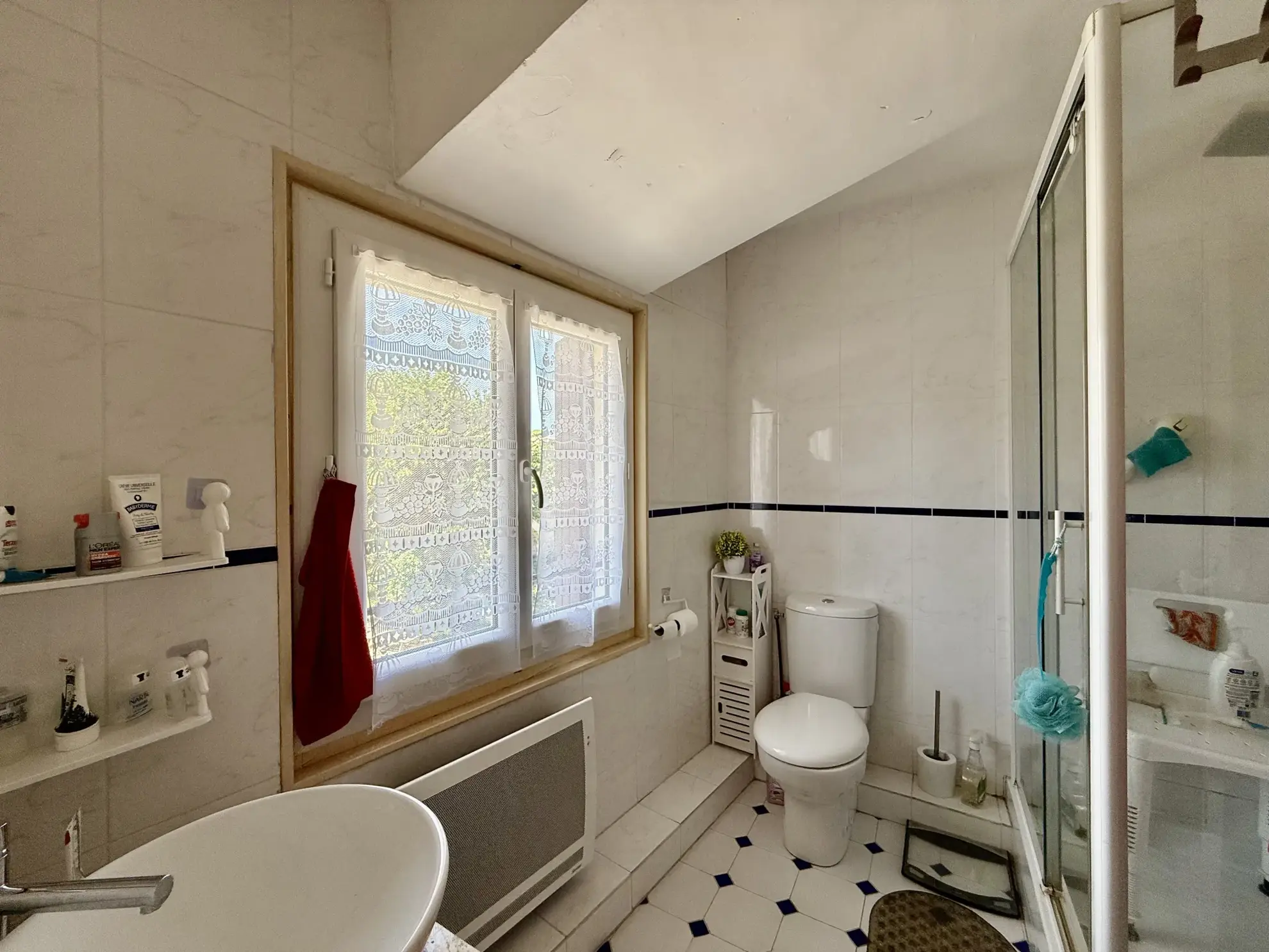 Maison vigneronne rénovée à Gabian avec garage et charme authentique 