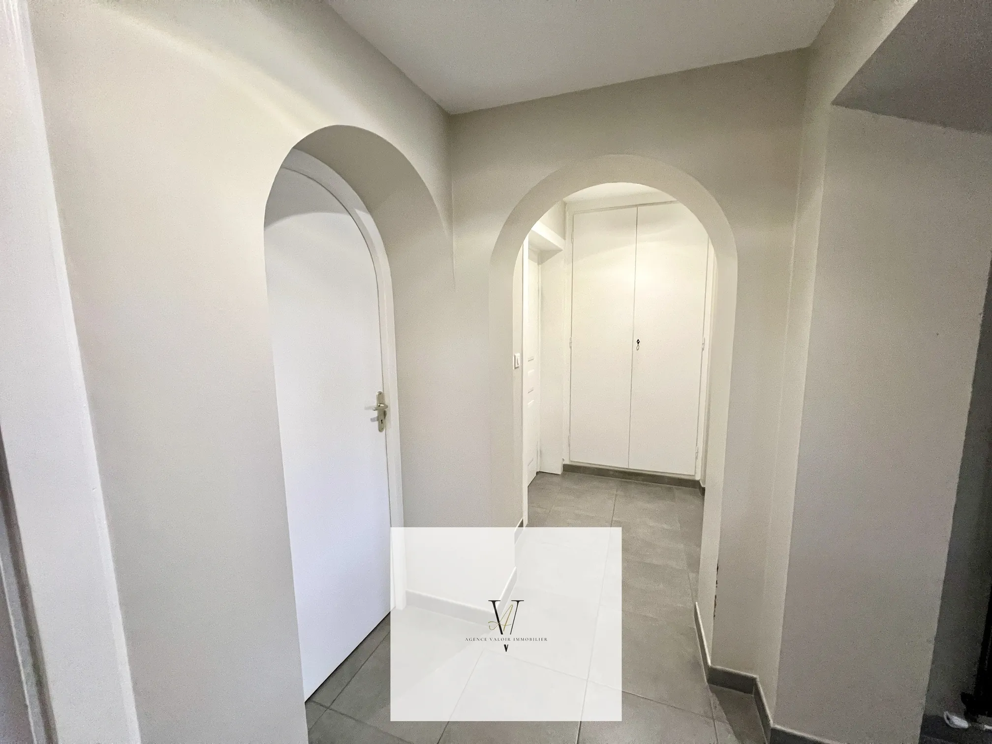 Appartement F2 à vendre à Ennery avec terrasse et parking privé 