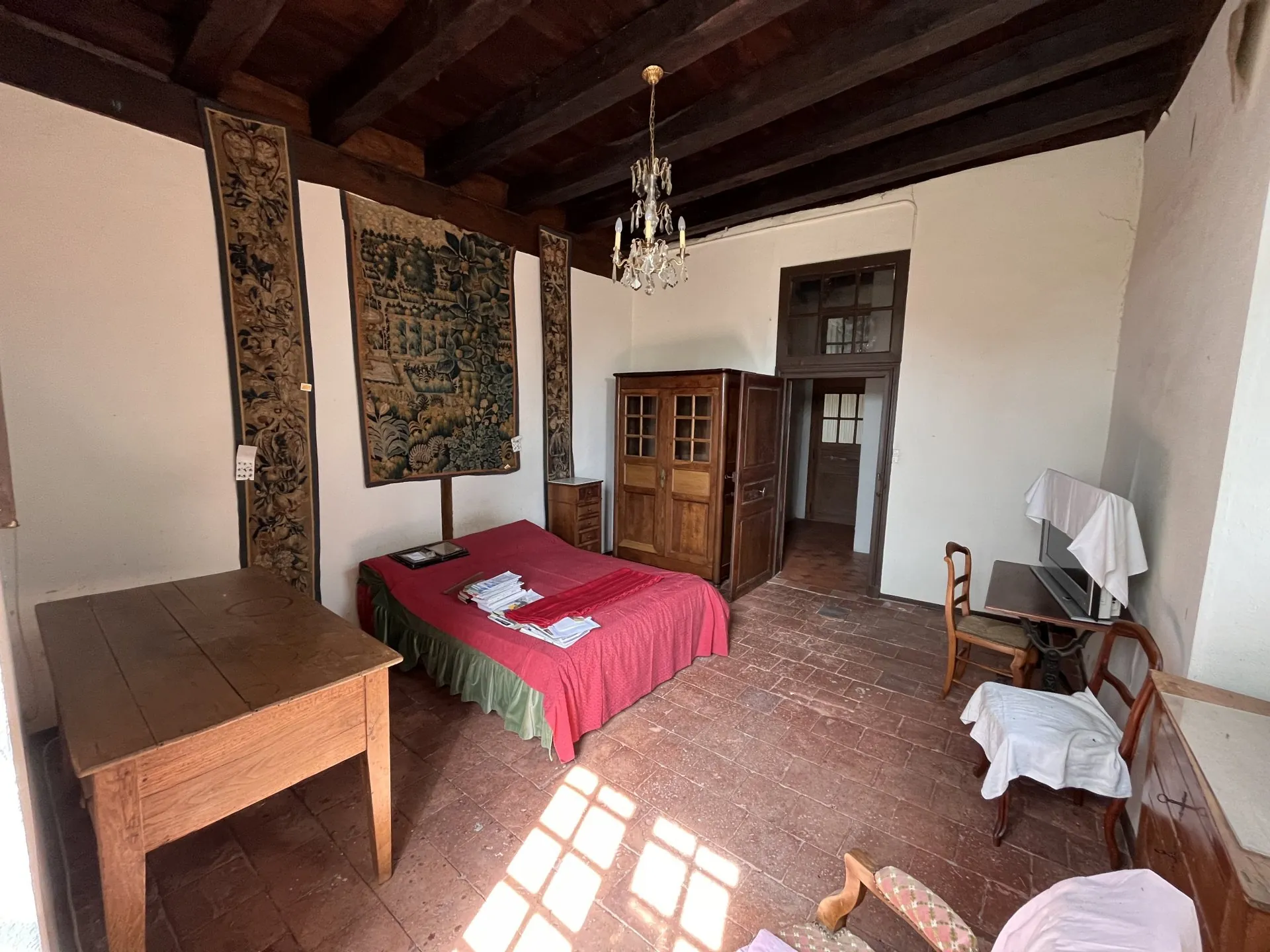 Belle maison historique en village de l'Allier avec deux bâtiments et annexes 