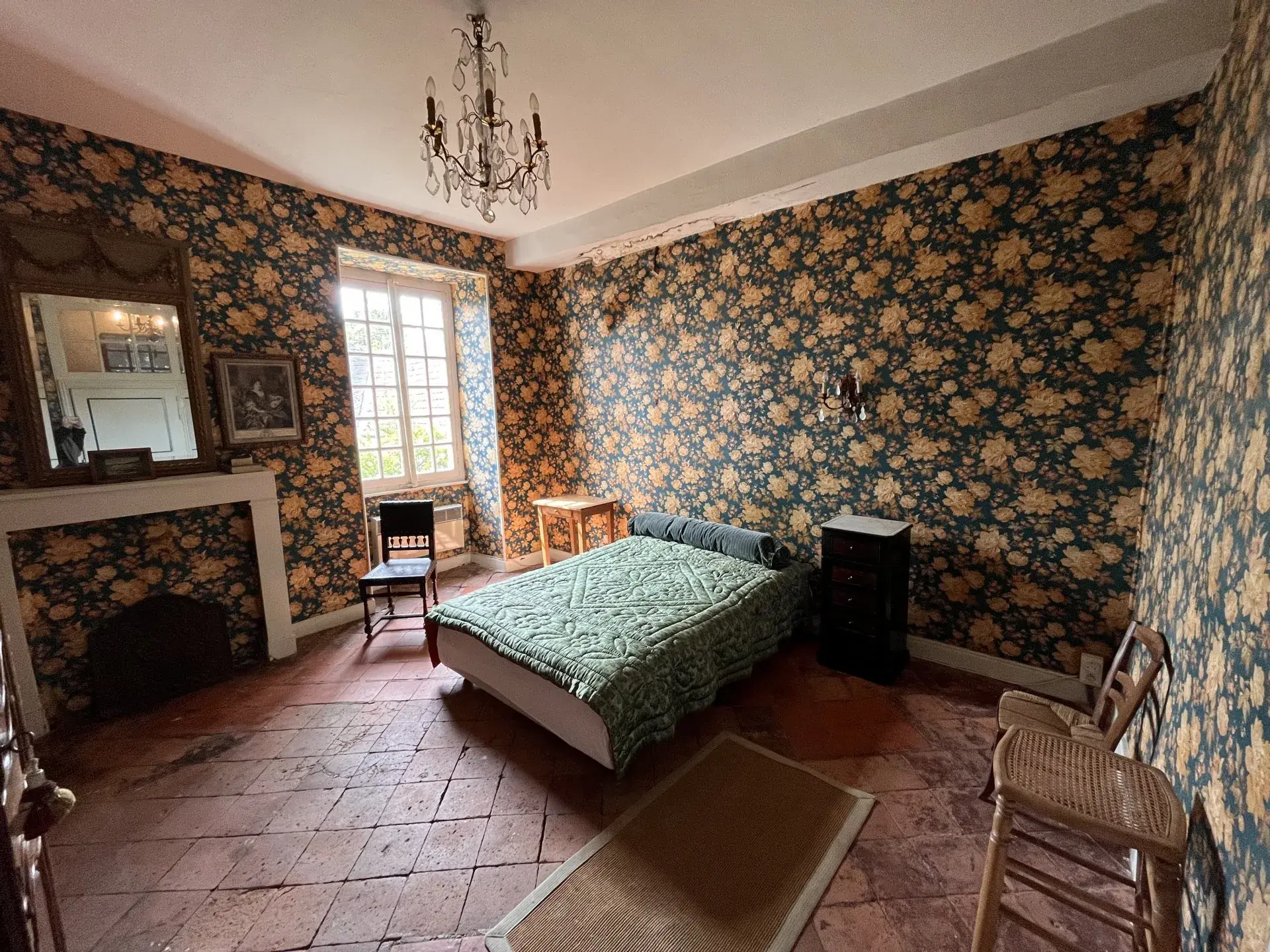 Belle maison historique en village de l'Allier avec deux bâtiments et annexes 