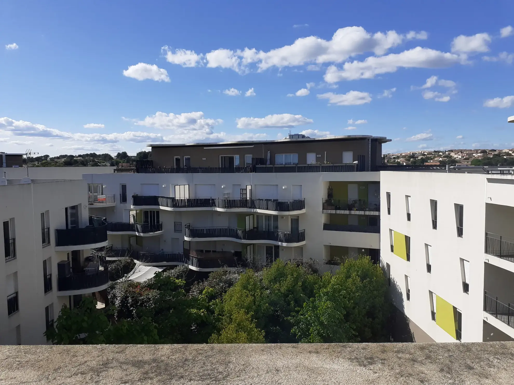 Studio à vendre à Castelnau-le-Lez avec parking – 35 m², dernier étage, proximité commerces 