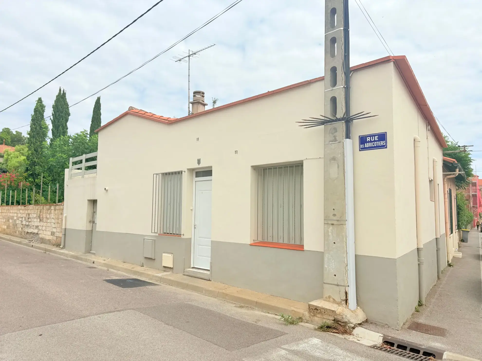 Maison de ville à Thuir avec terrasse et cave - Potentiel à exploiter