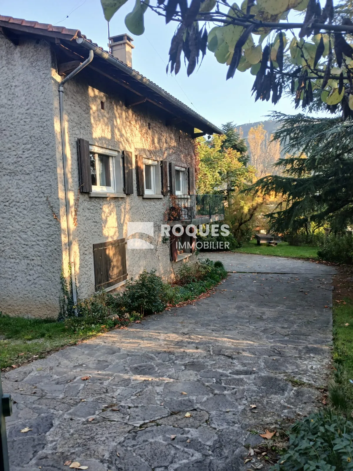 Grande maison dans un parc arboré avec vue sur Larzac à Millau 